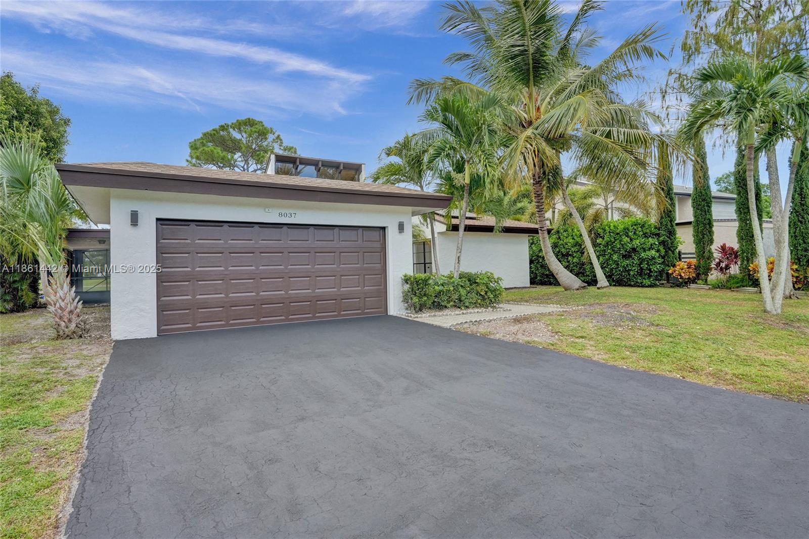 8037 Buttonwood Cir