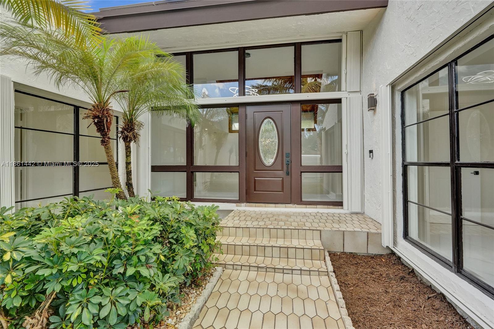 8037 Buttonwood Cir
