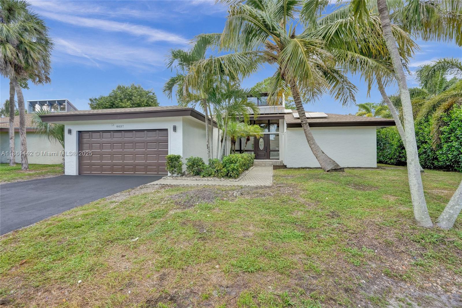 8037 Buttonwood Cir