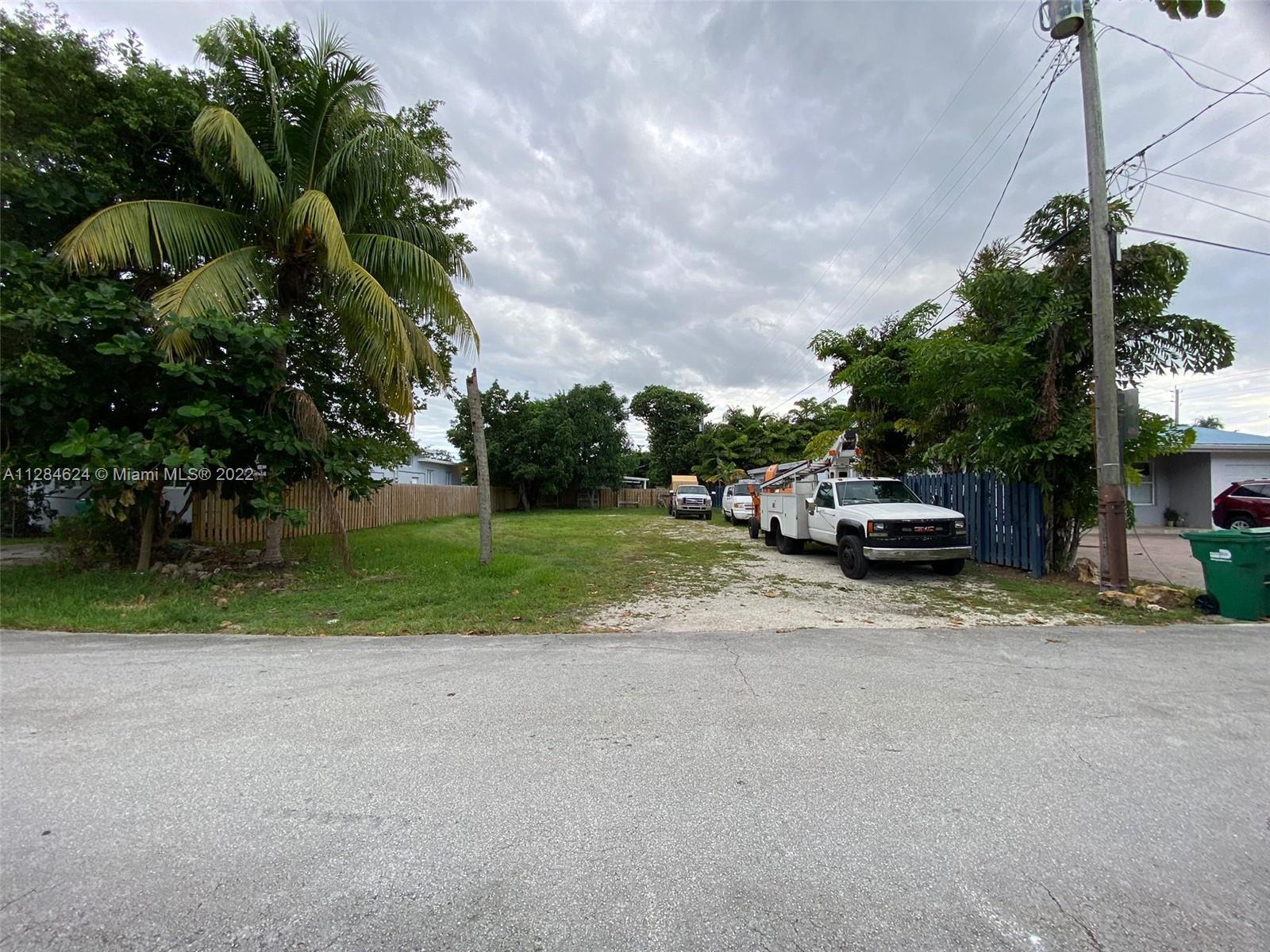 Photo 2 of 4 of 224 NE 108th St land