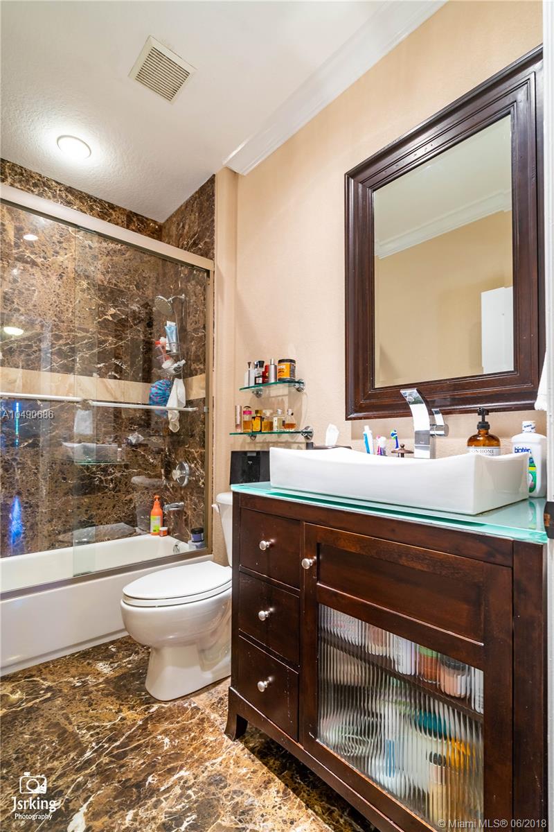 PELICANS POINT AT MILLER - Residential