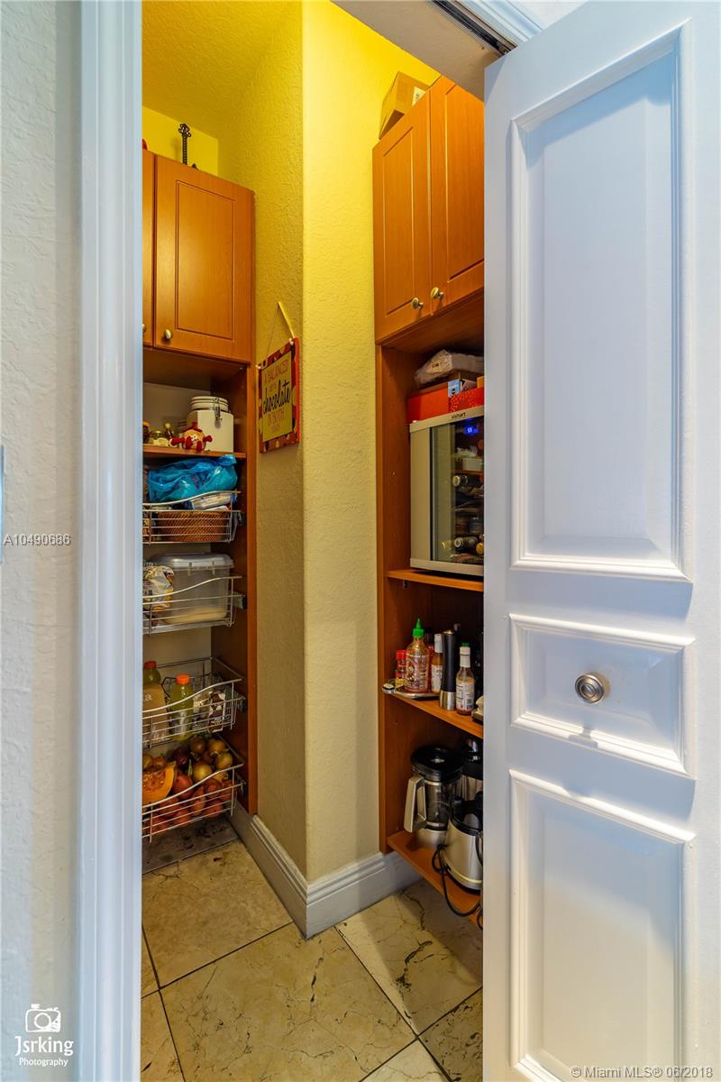 PELICANS POINT AT MILLER - Residential