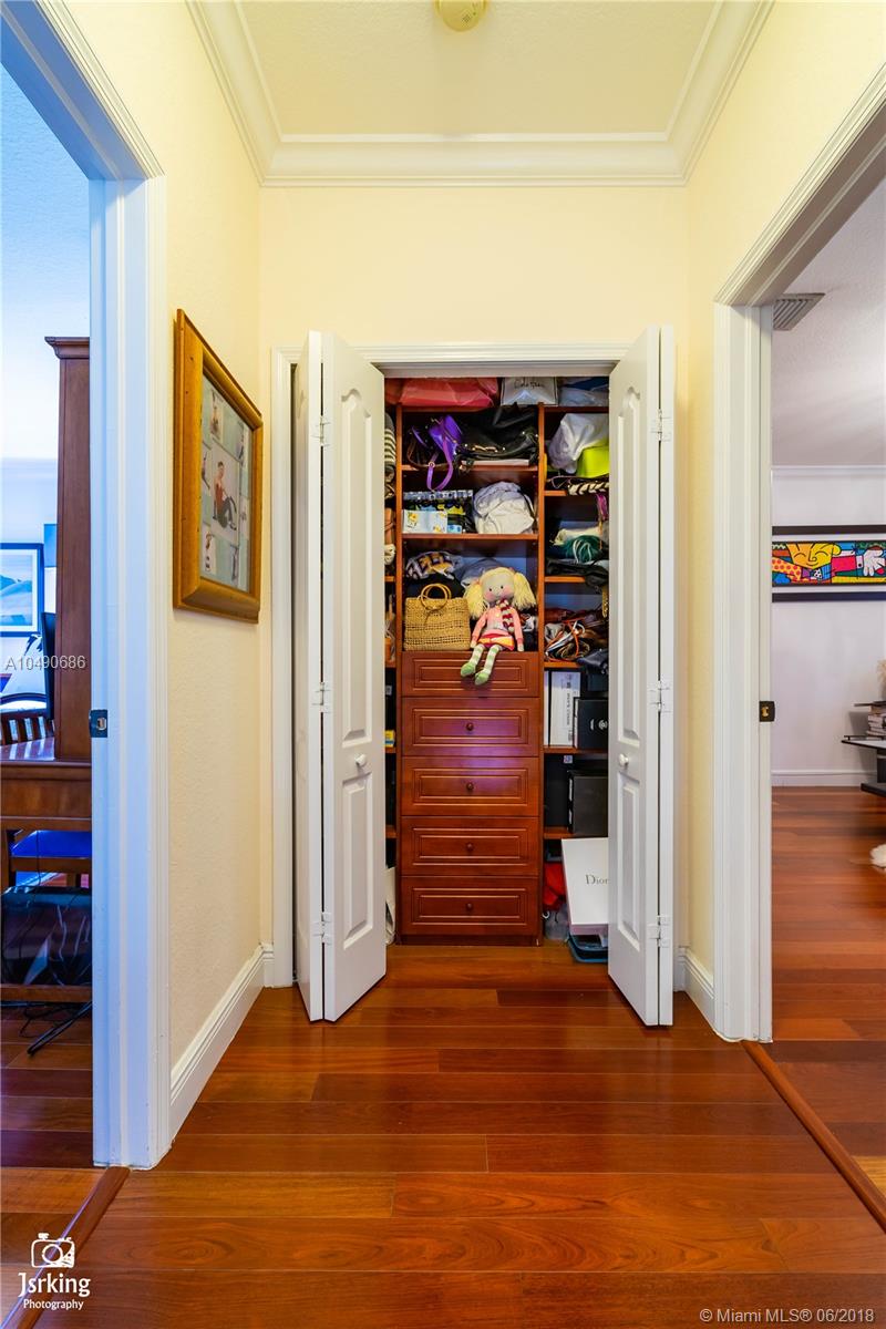 PELICANS POINT AT MILLER - Residential