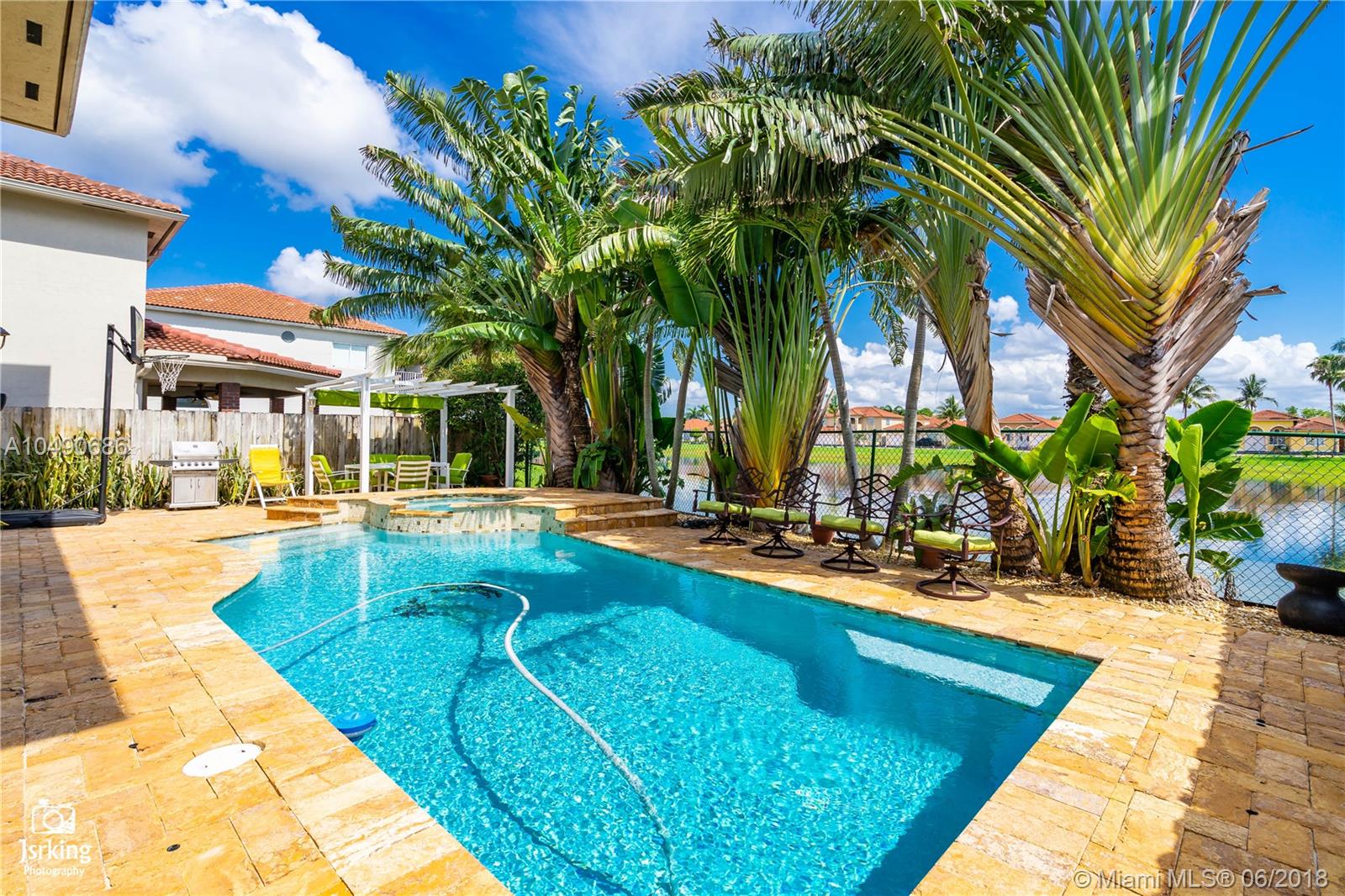 PELICANS POINT AT MILLER - Residential