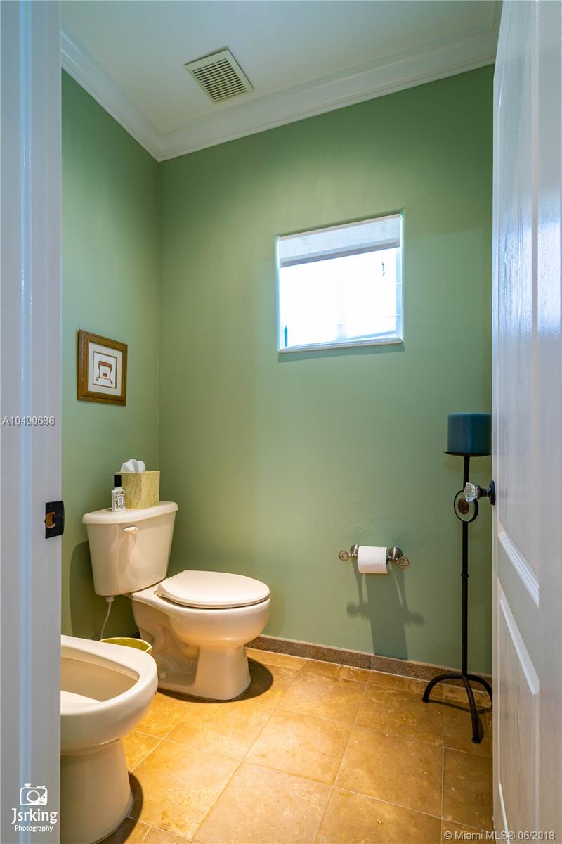 PELICANS POINT AT MILLER - Residential