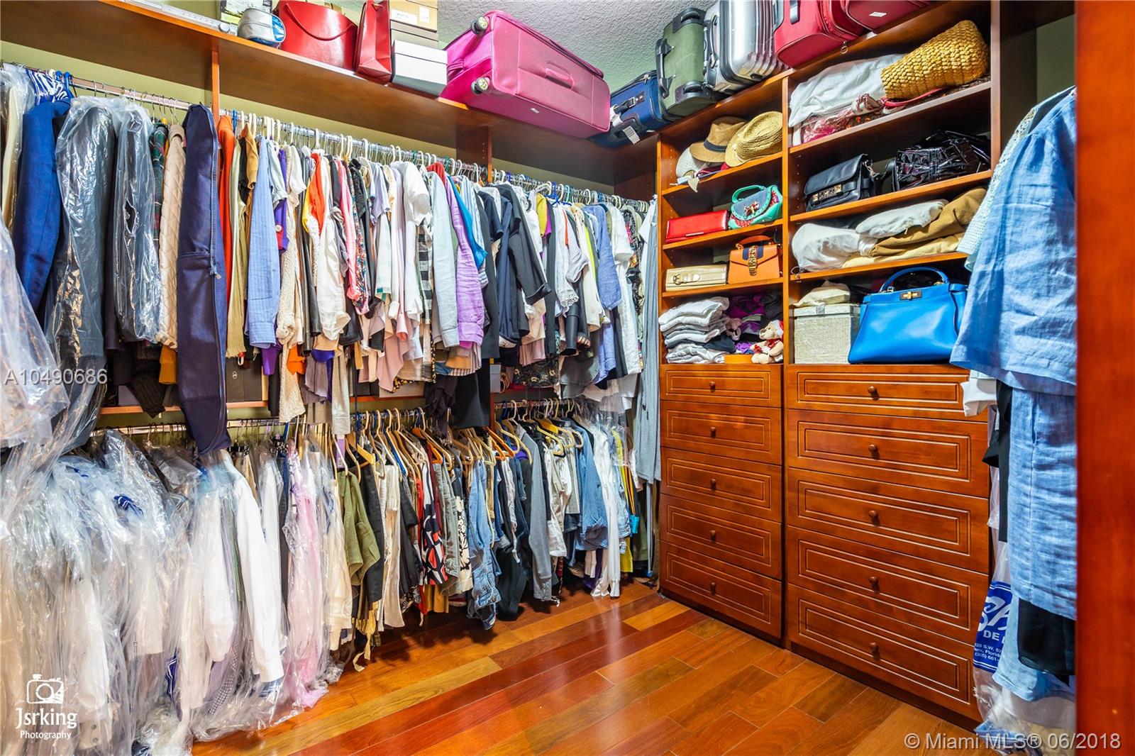 PELICANS POINT AT MILLER - Residential