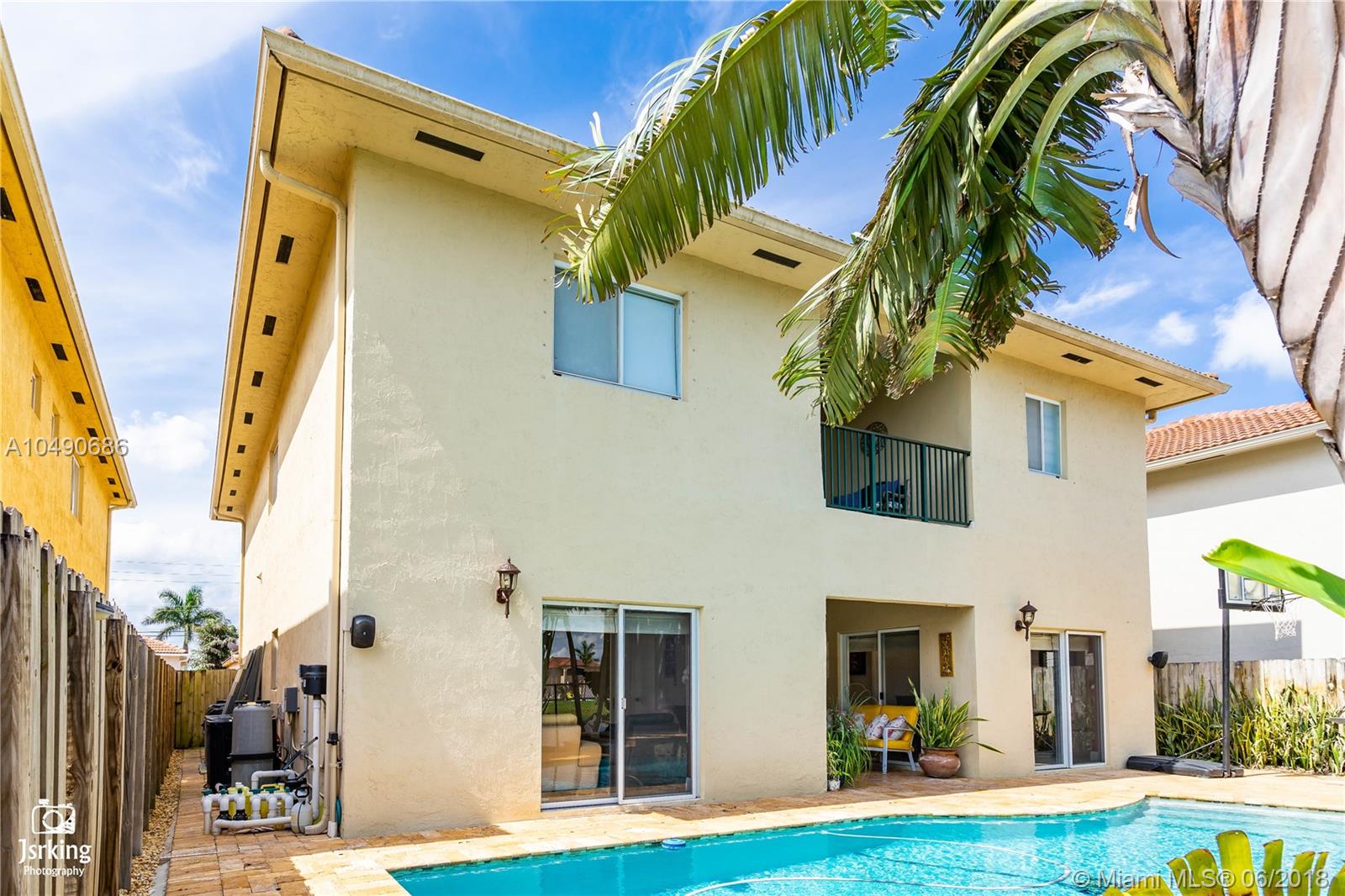 PELICANS POINT AT MILLER - Residential