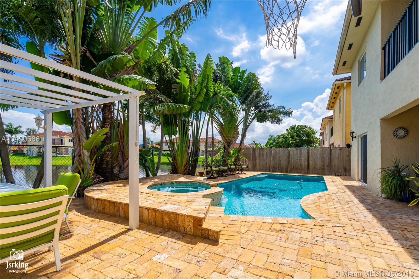 PELICANS POINT AT MILLER - Residential