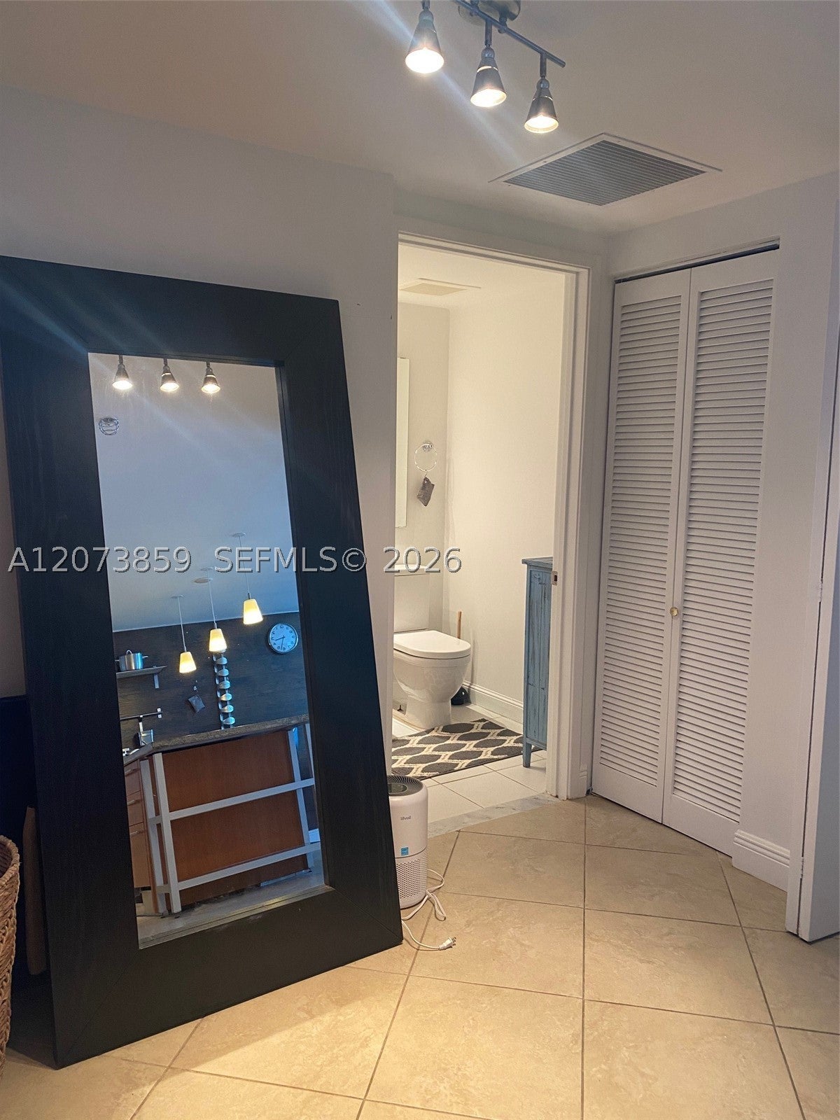 185 SW 7th St 1607