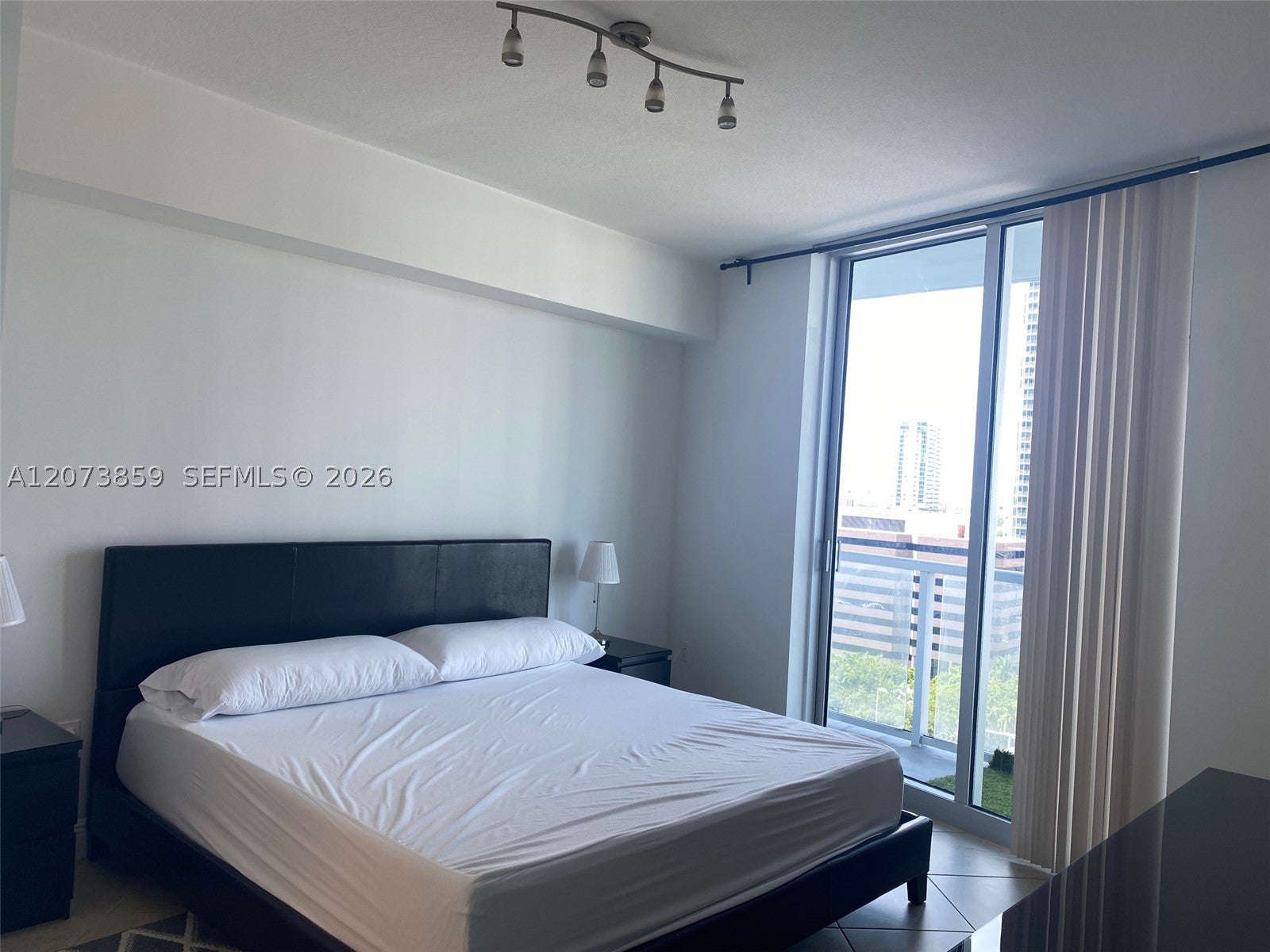 185 SW 7th St 1607
