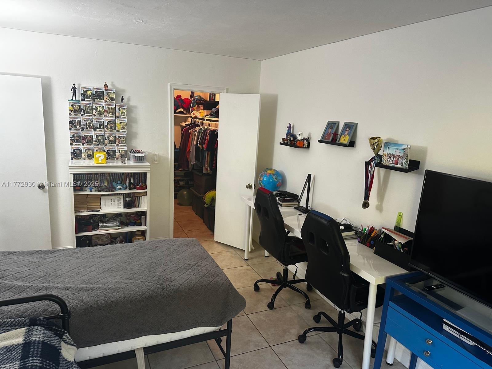 VENETIAN PALMS CONDO - Residential