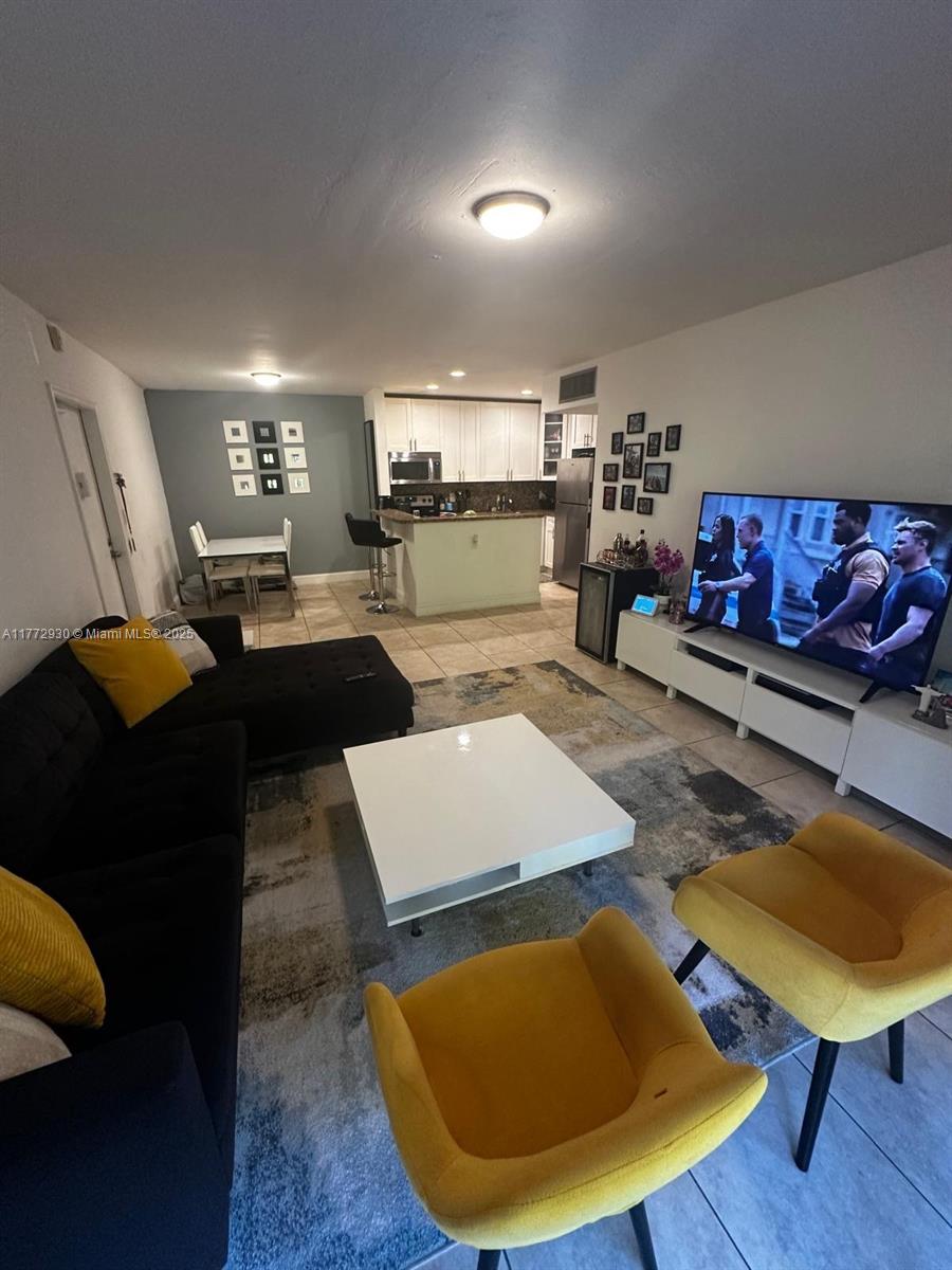 VENETIAN PALMS CONDO - Residential