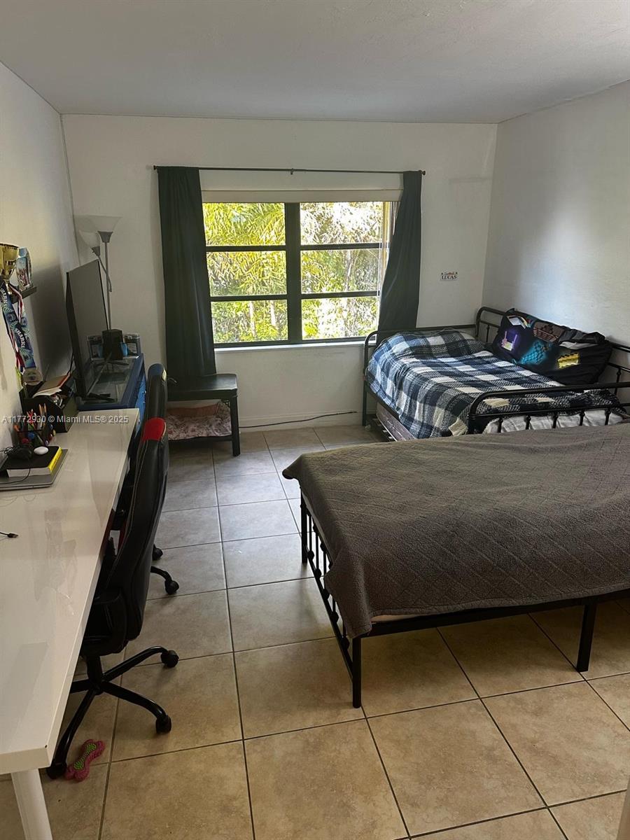 VENETIAN PALMS CONDO - Residential