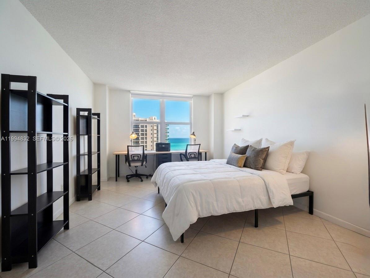 HALLMARK OF HOLLYWOOD CON - Residential Lease