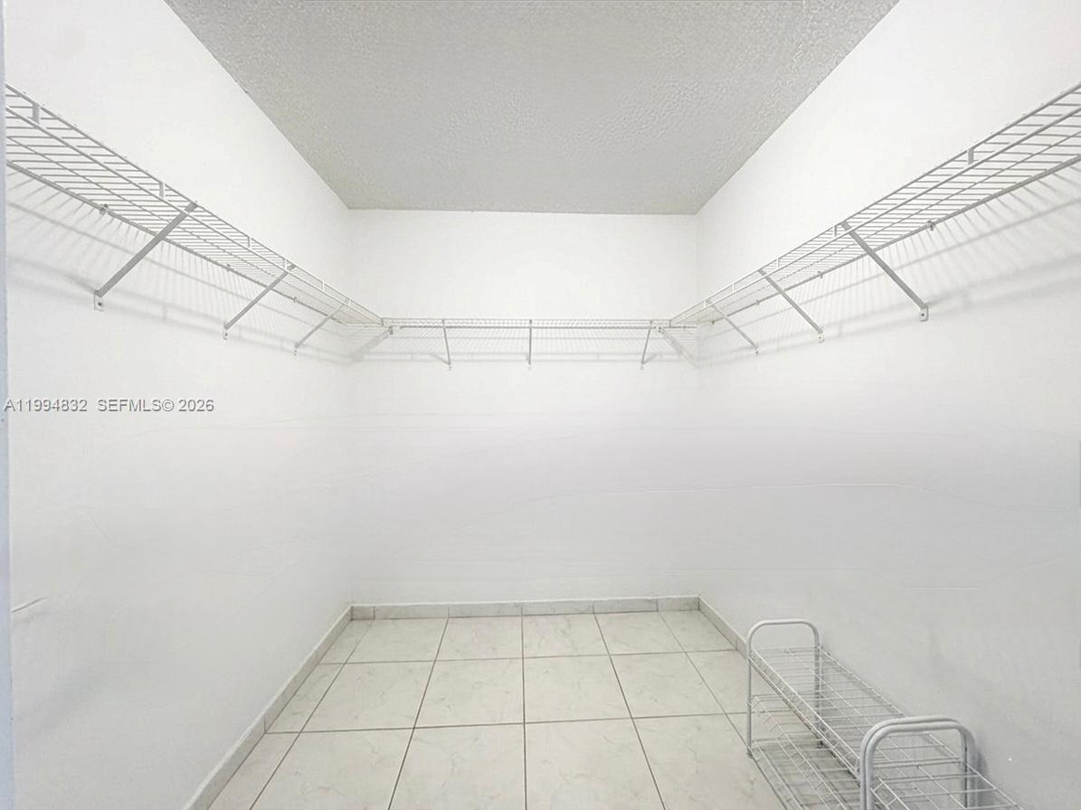 HALLMARK OF HOLLYWOOD CON - Residential Lease