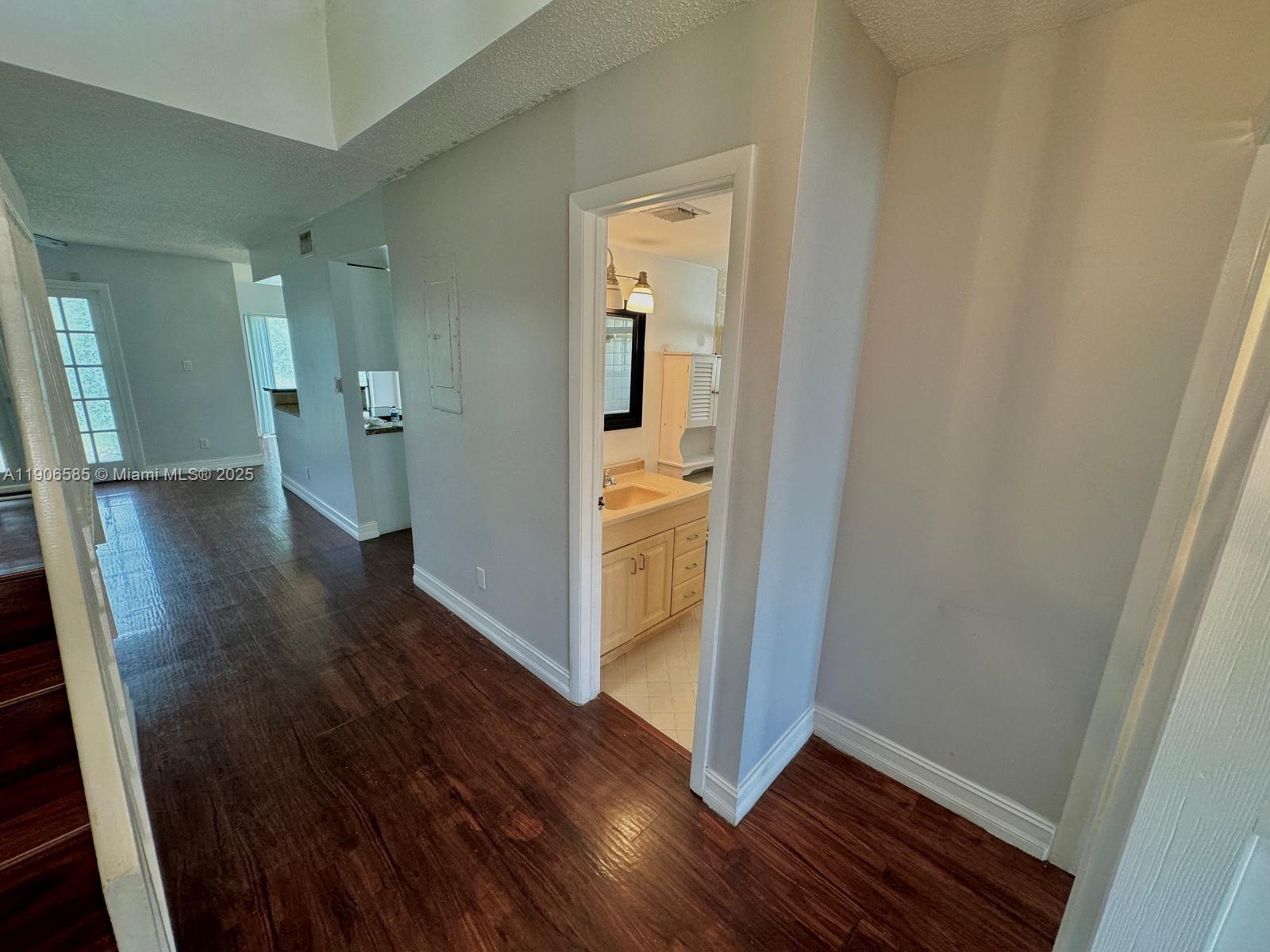 MAPLEWOOD TOWNHOUSES COND - Residential