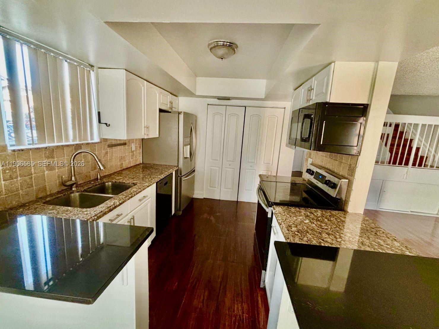 MAPLEWOOD TOWNHOUSES COND - Residential