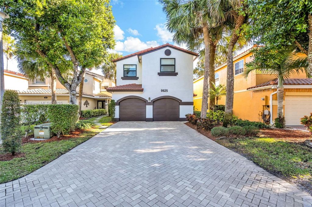 Photo of 9825 Fairway Cove Ln, Plantation, FL 33324 (MLS # A11834243)