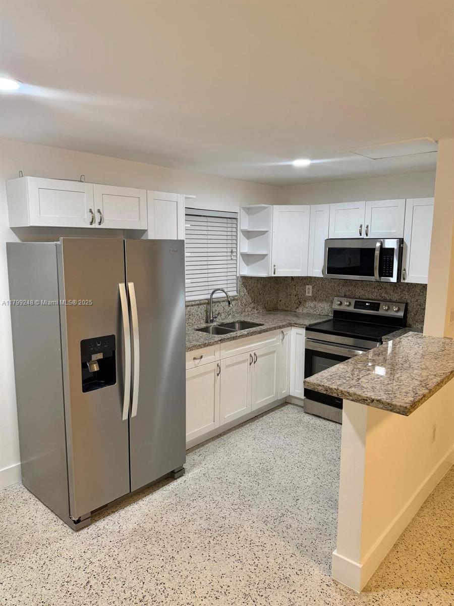 458 E 31st St 4, Hialeah, Miami-Dade County, Florida - 2 Bedrooms  
1 Bathrooms - 
