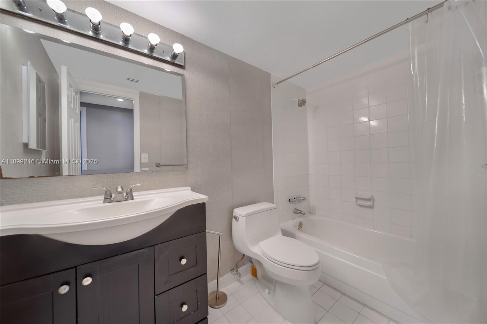 ISLAND PLACE AT NORTH BAY - Residential