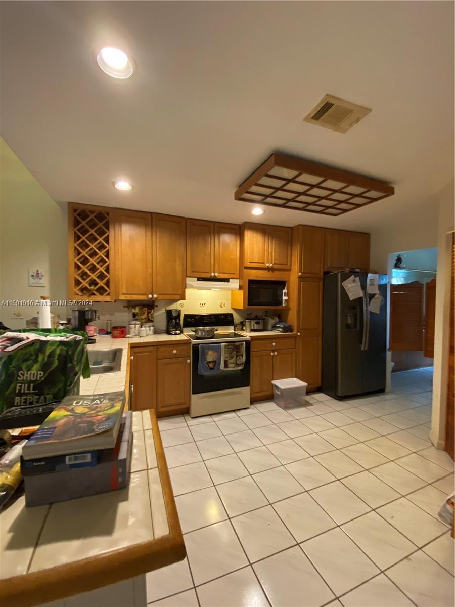 KENLAND BEND NORTH CONDO - Residential Lease