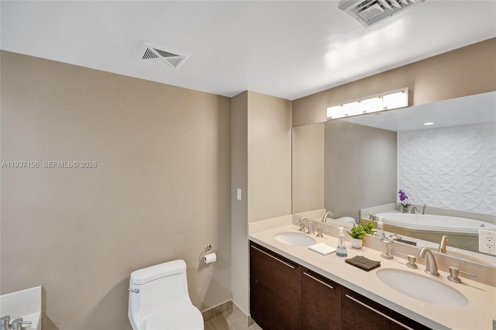 ELOQUENCE ON THE BAY COND - Residential