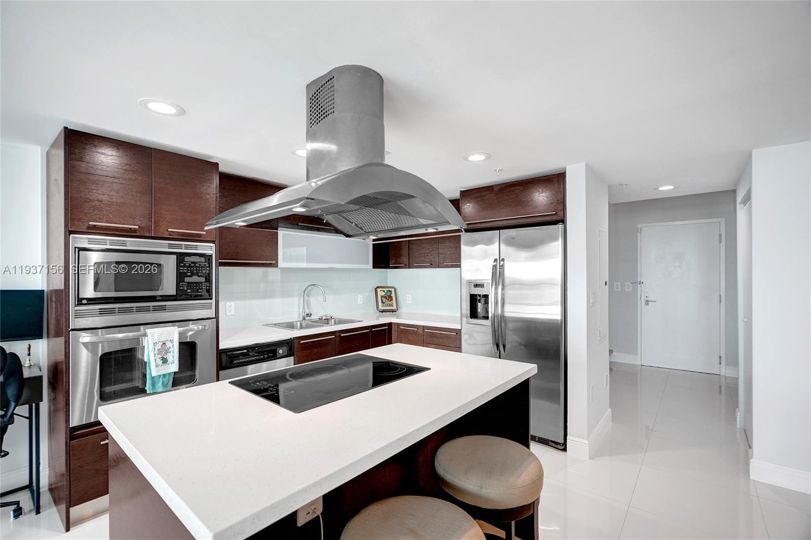 ELOQUENCE ON THE BAY COND - Residential