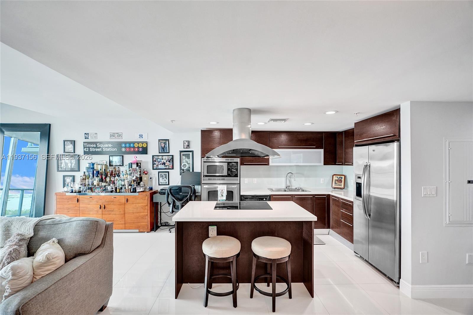 ELOQUENCE ON THE BAY COND - Residential