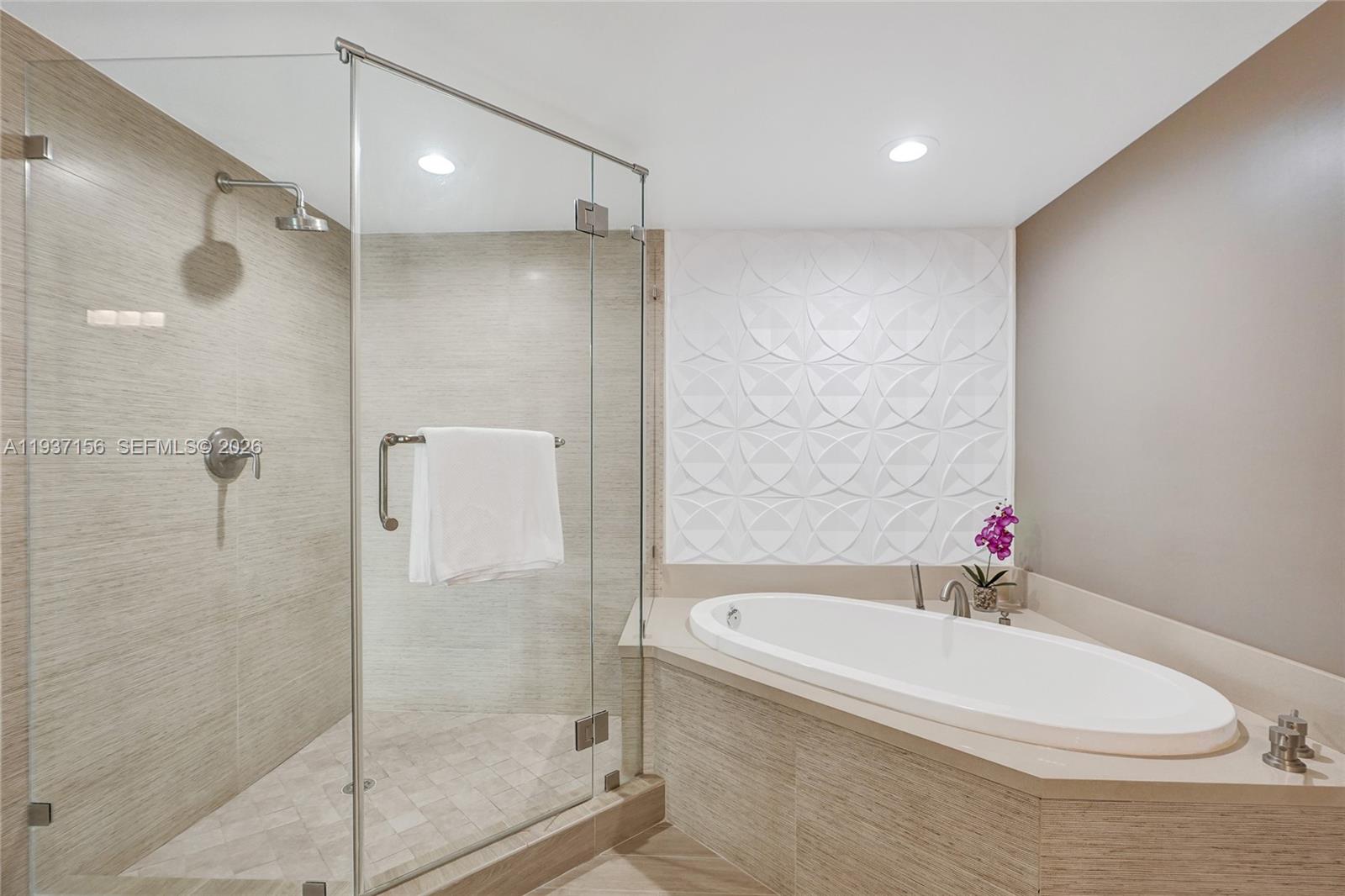 ELOQUENCE ON THE BAY COND - Residential
