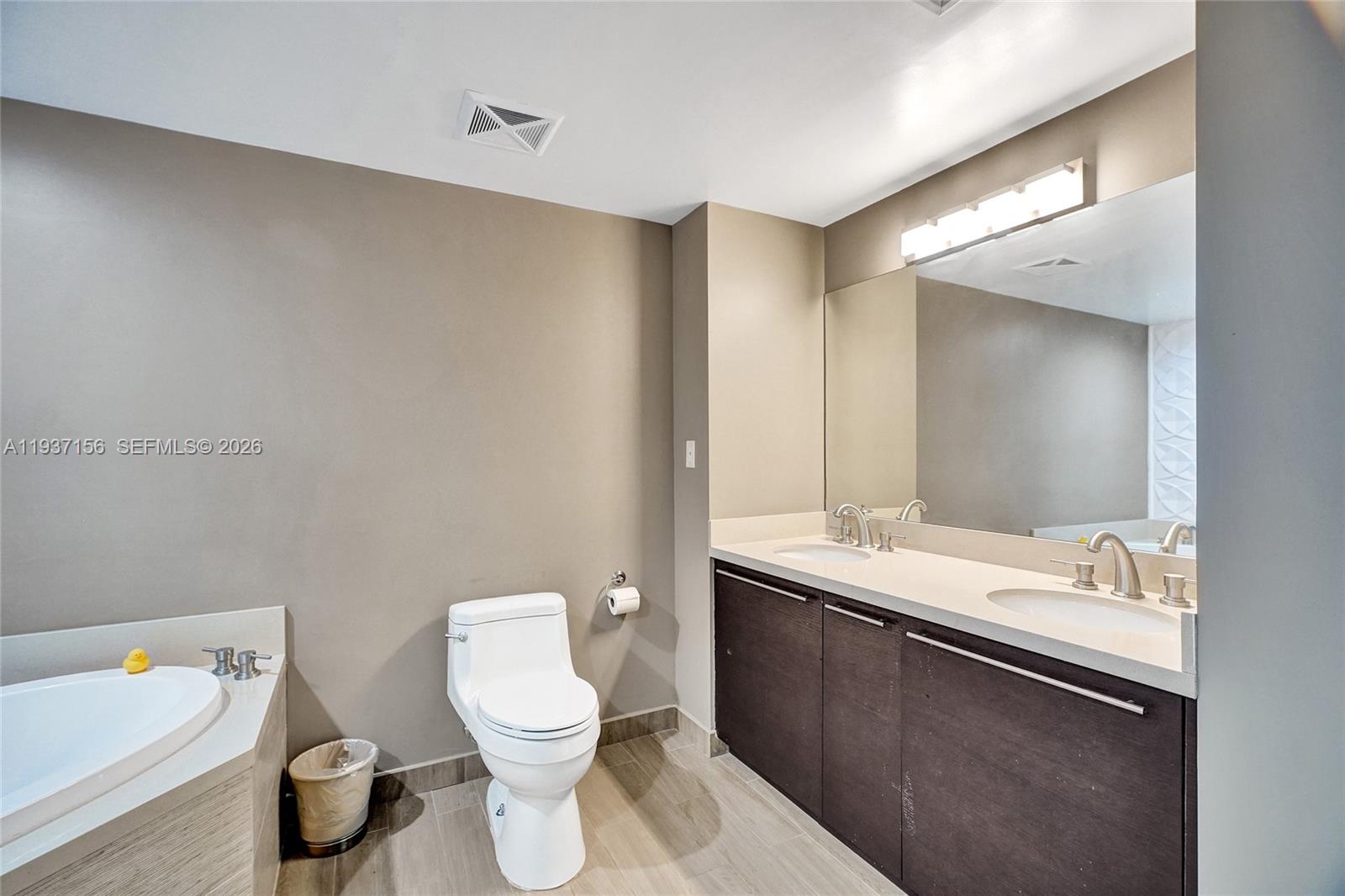 ELOQUENCE ON THE BAY COND - Residential