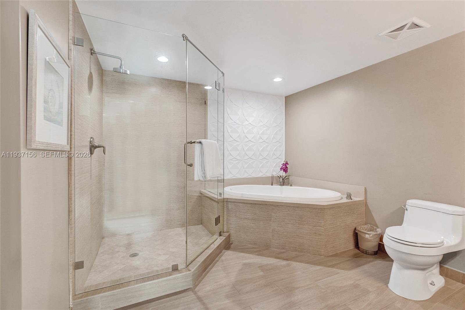ELOQUENCE ON THE BAY COND - Residential