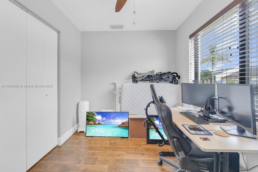 TOWNHOMES OF AUDUBON SOUT - Residential Lease