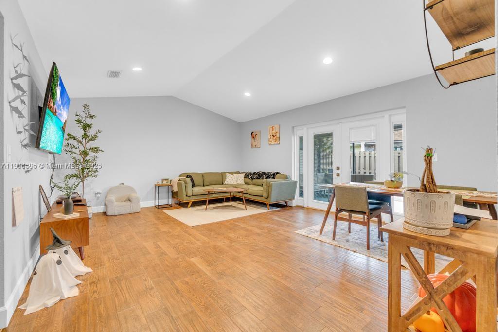 TOWNHOMES OF AUDUBON SOUT - Residential Lease