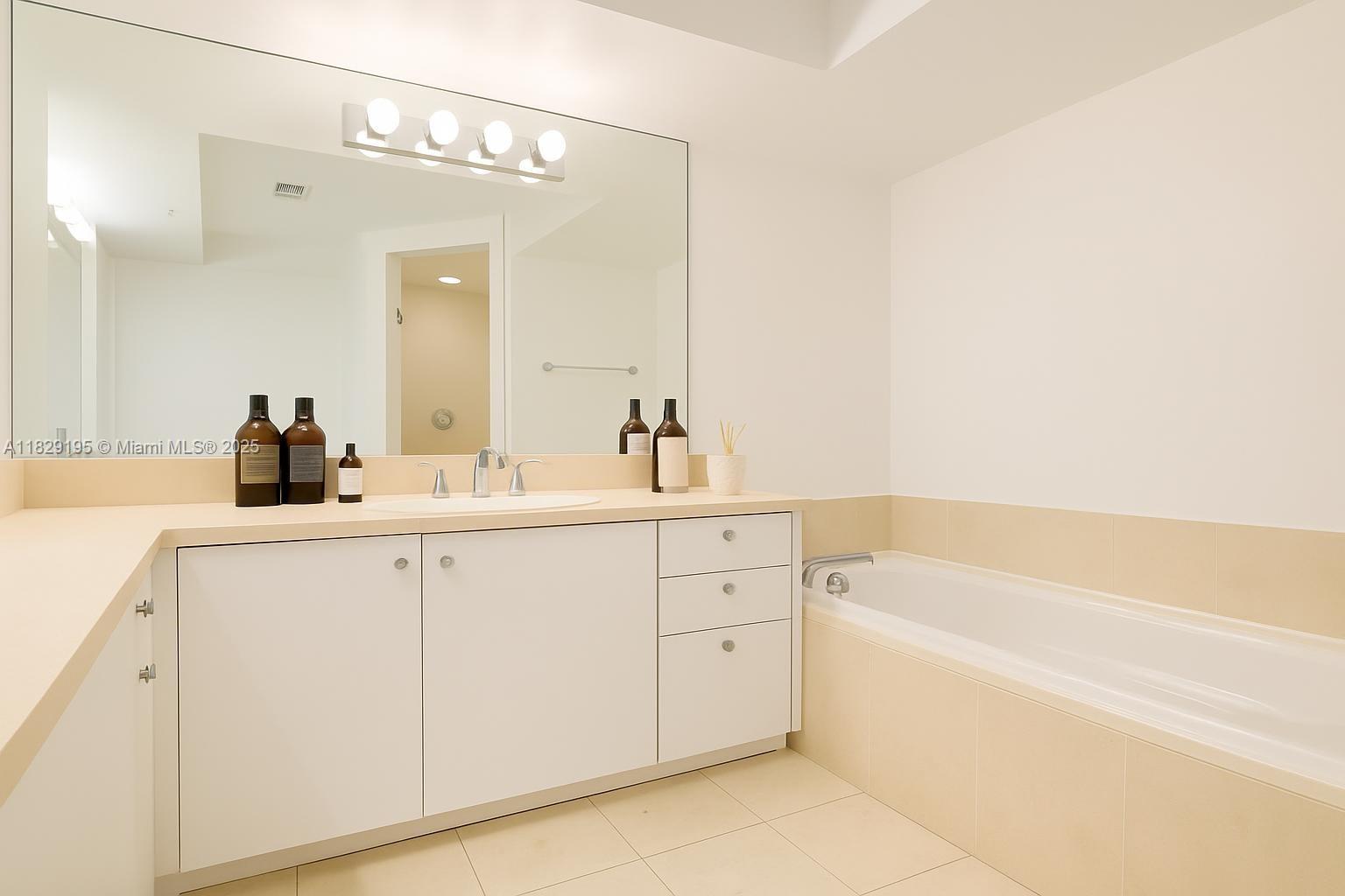 PORTO BELLAGIO CONDO - Residential