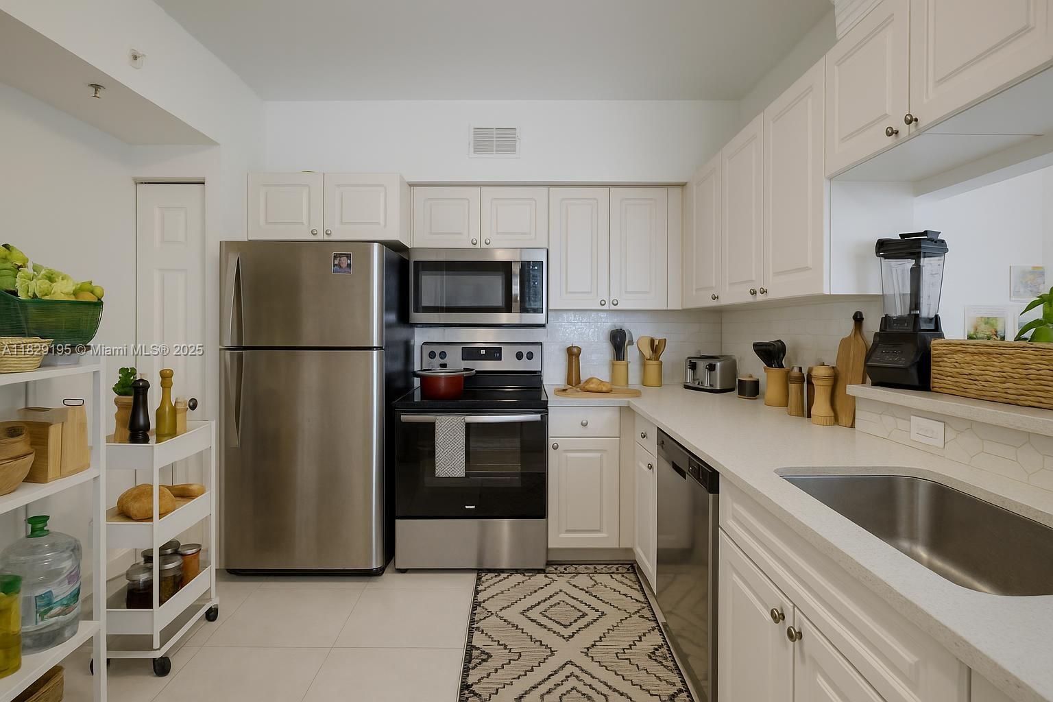 PORTO BELLAGIO CONDO - Residential