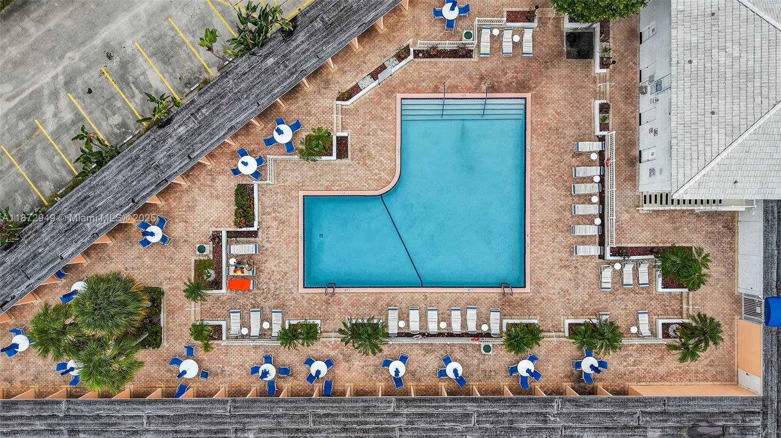 IMPERIAL POINT COLONNADES - Residential