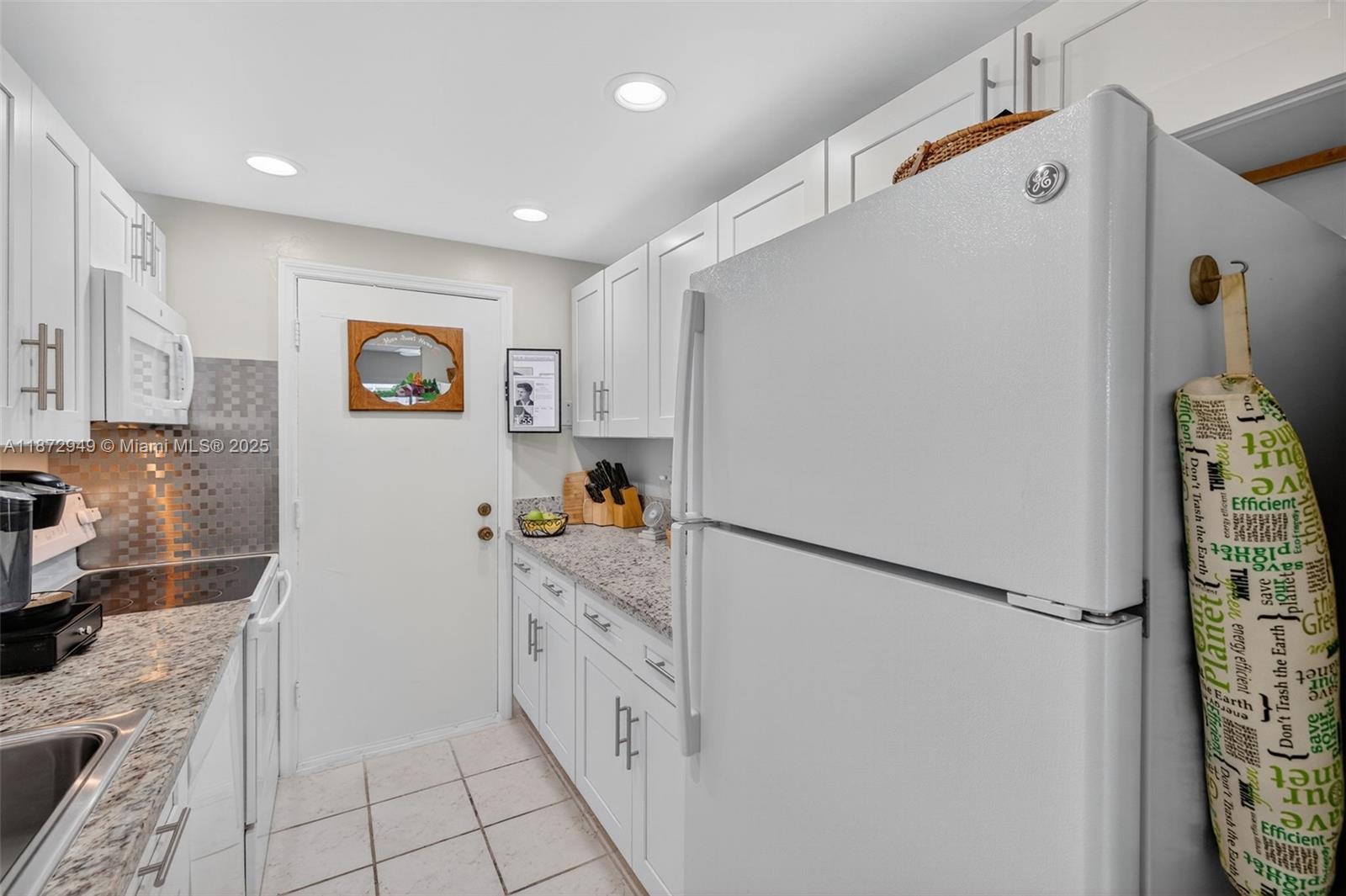 IMPERIAL POINT COLONNADES - Residential