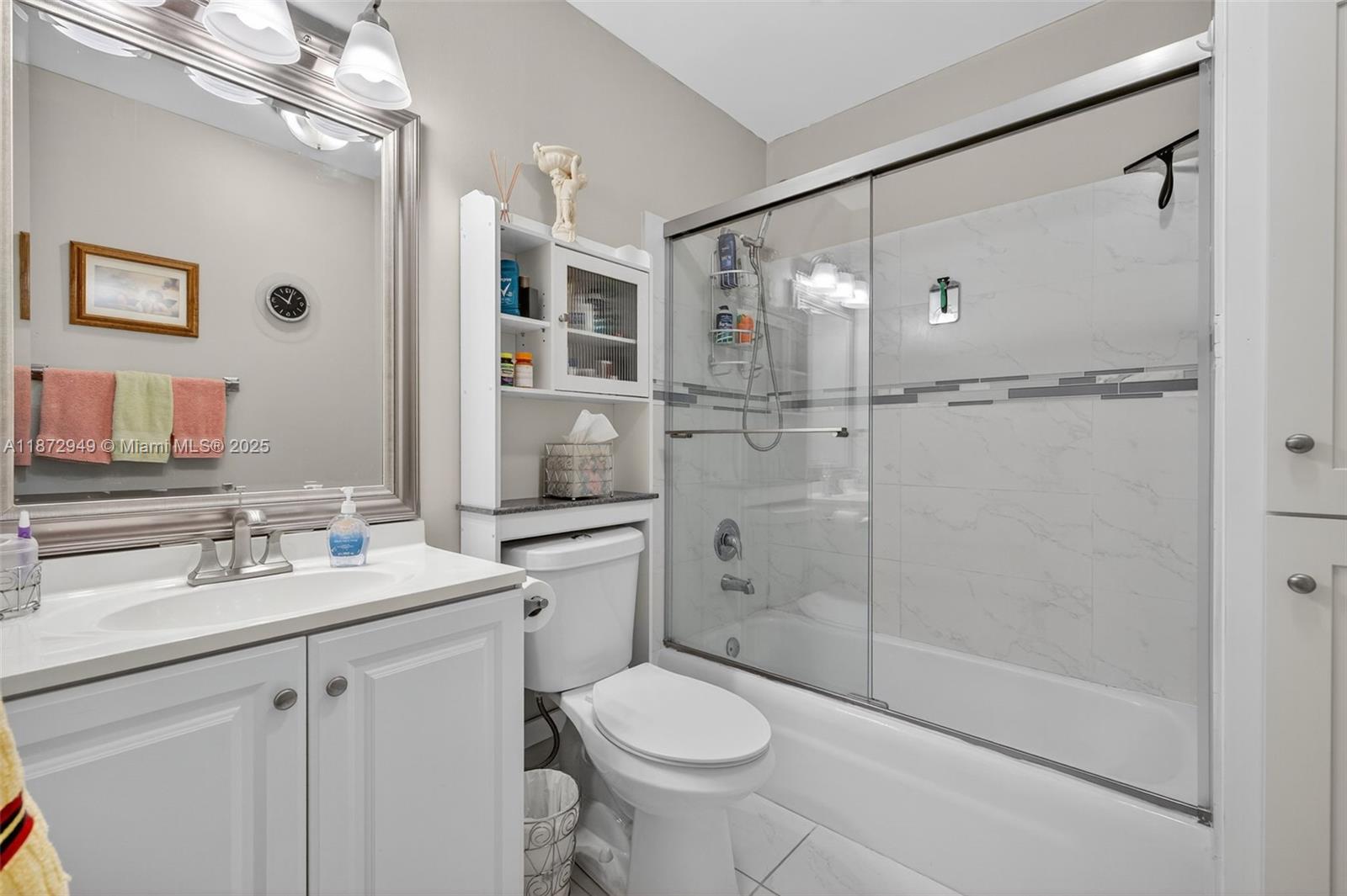 IMPERIAL POINT COLONNADES - Residential