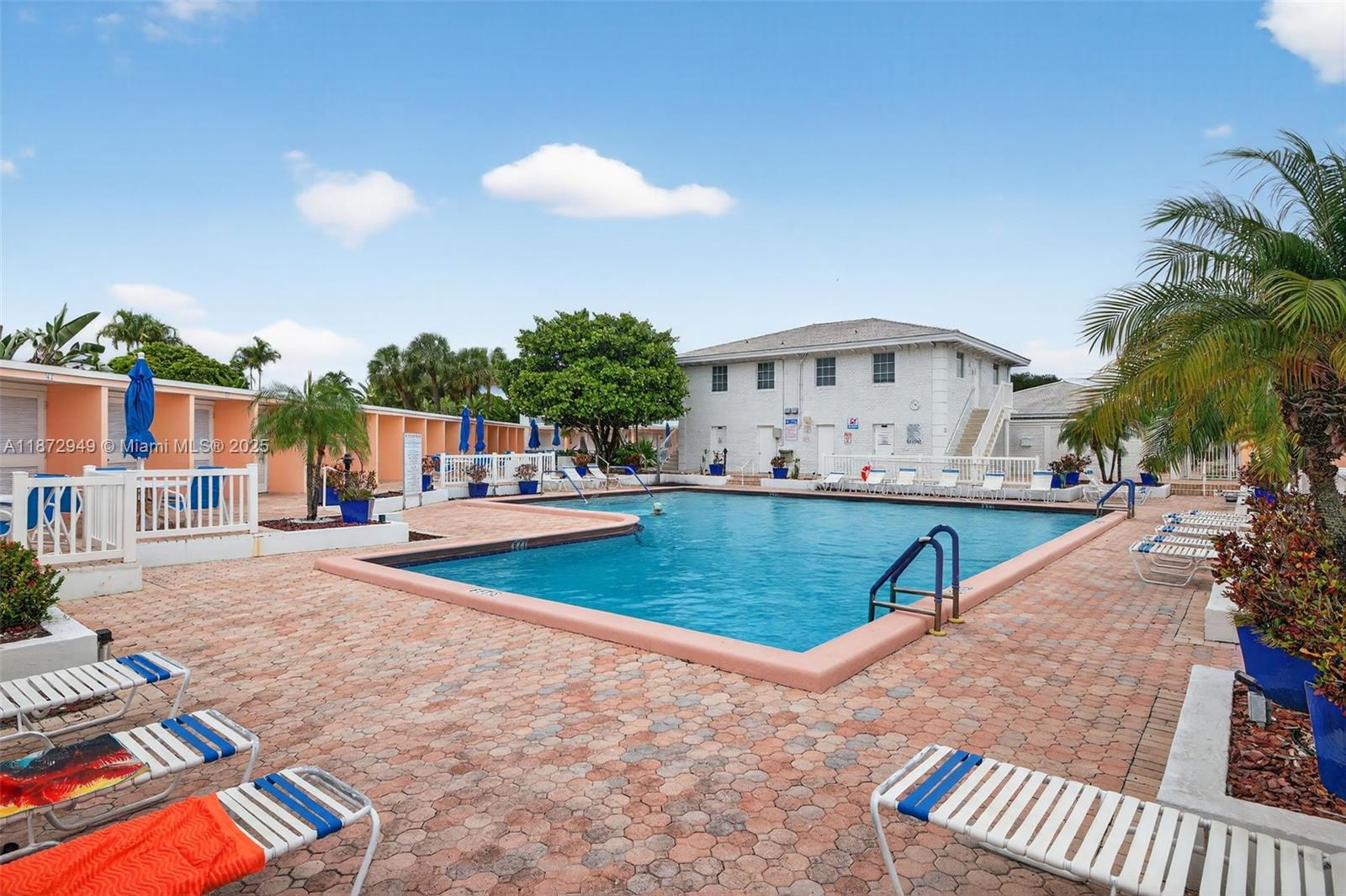 IMPERIAL POINT COLONNADES - Residential