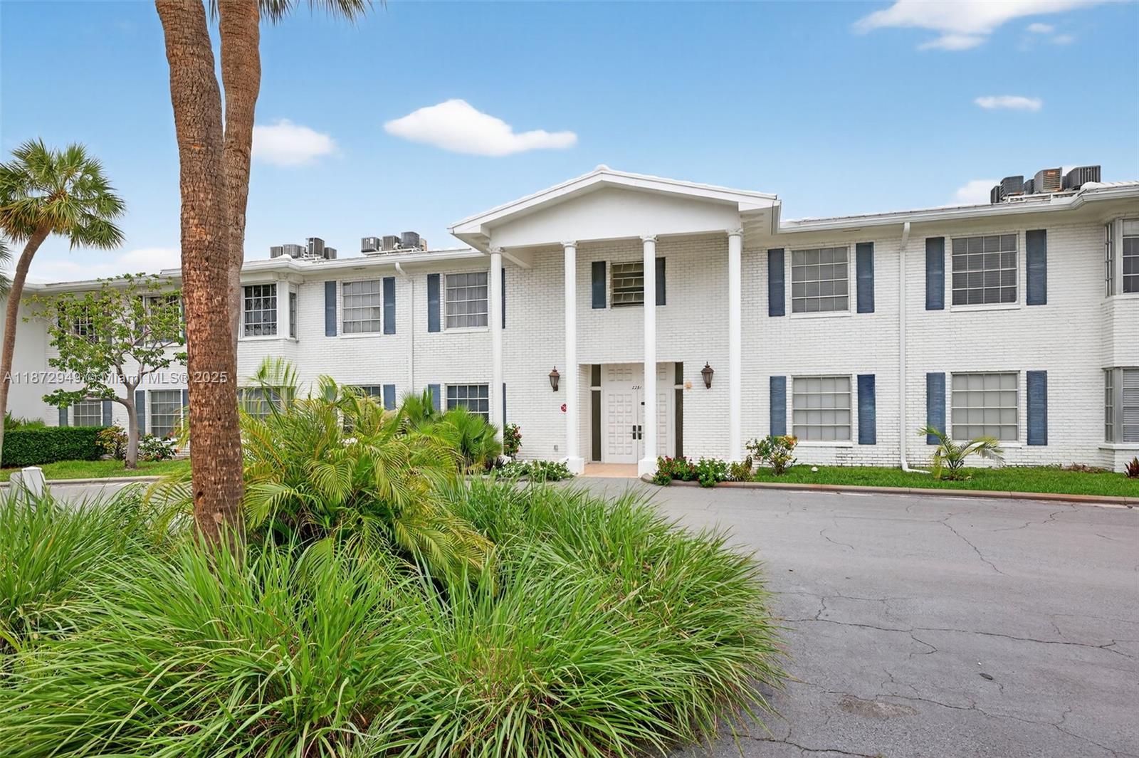 2261 NE 67th St 1806