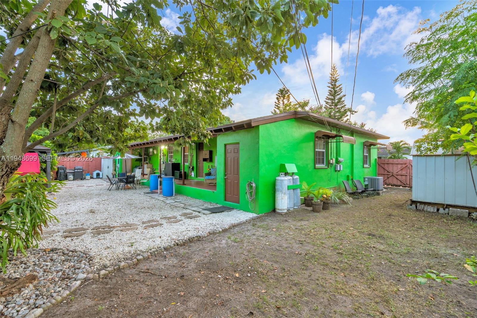 SOUTH BAY ESTATES - Residential Income