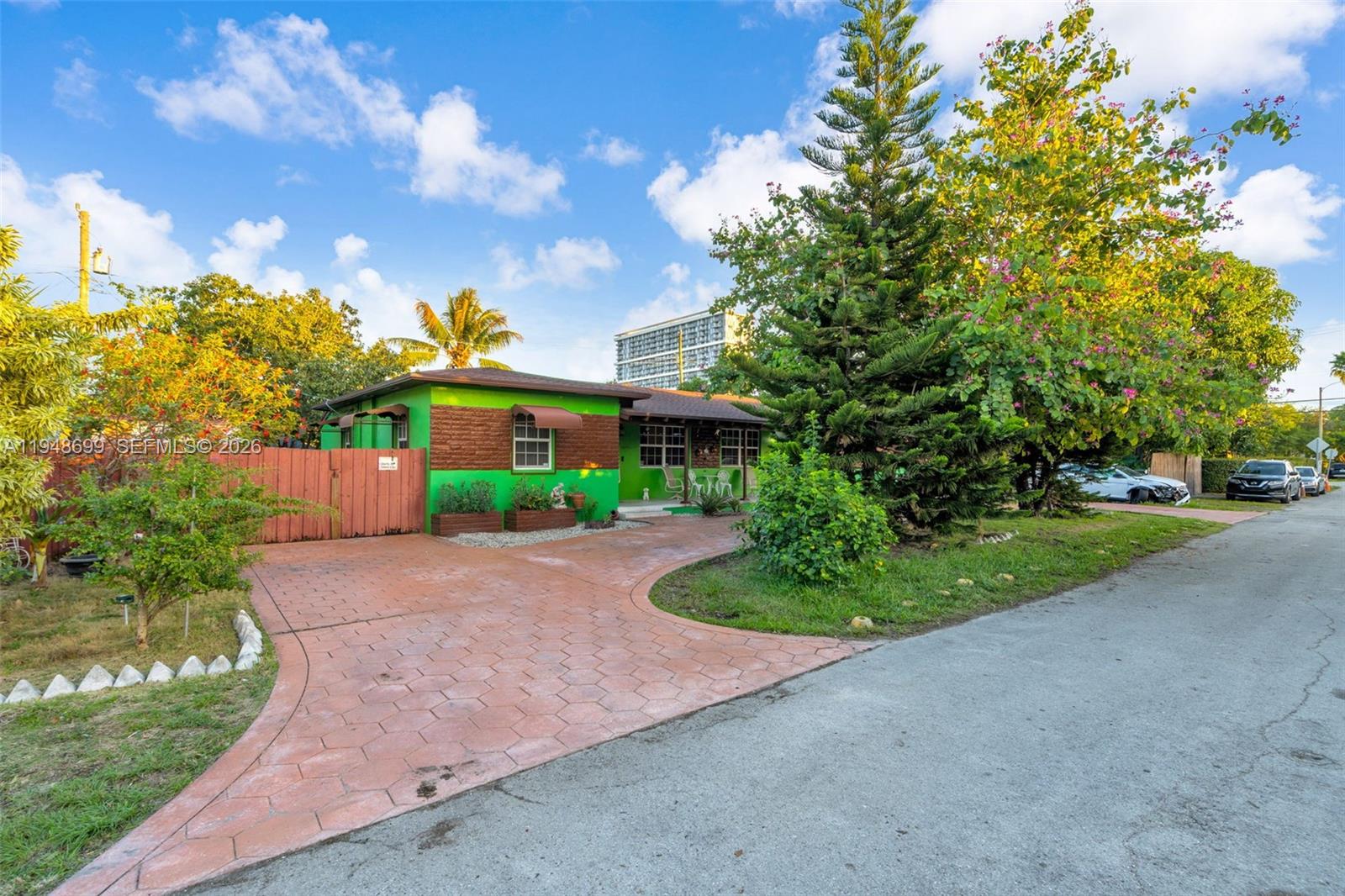 SOUTH BAY ESTATES - Residential Income