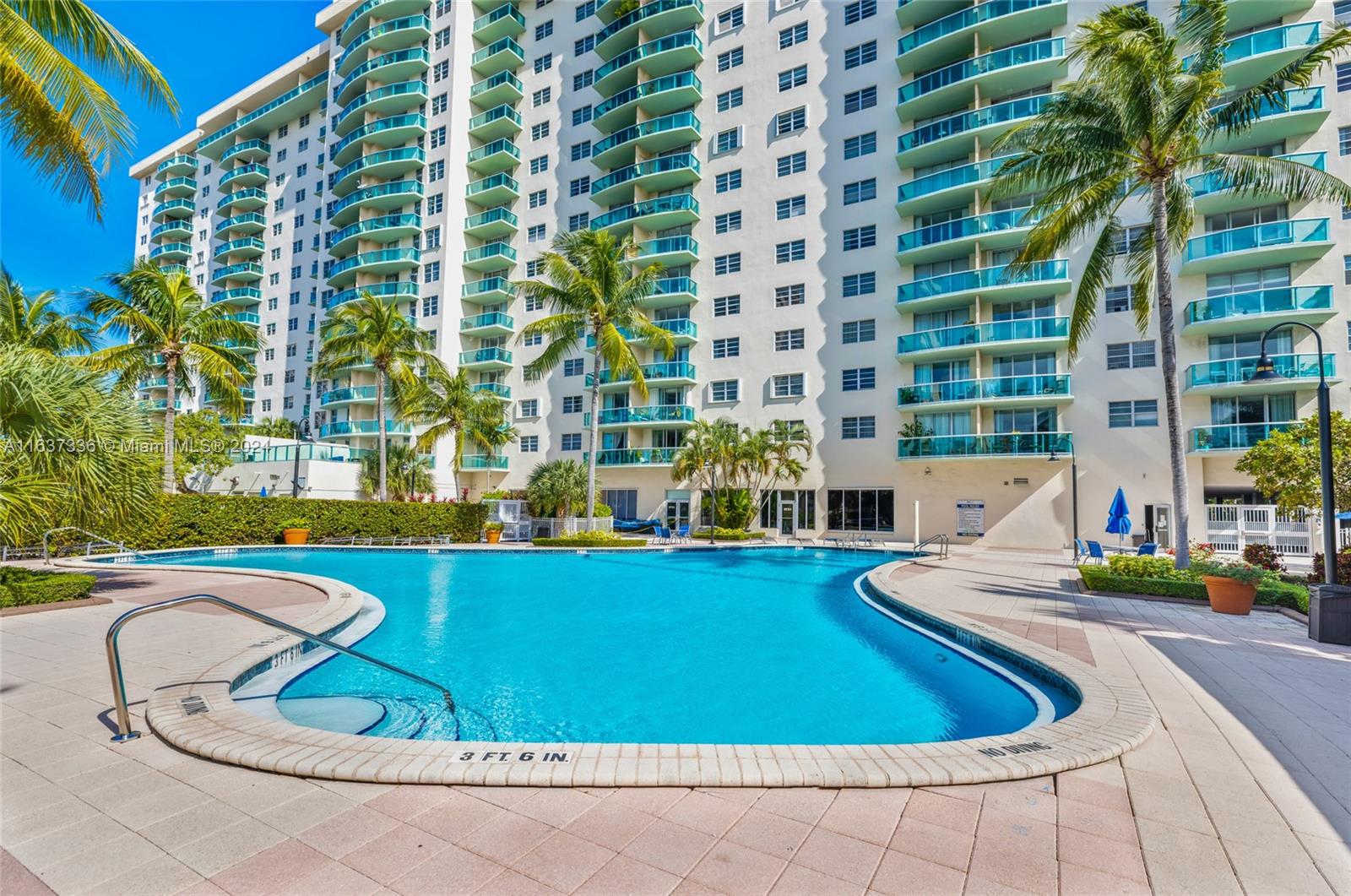 Property for Sale at 19390 Collins Ave 1518, Sunny Isles Beach, Miami-Dade County, Florida - Bedrooms: 1 
Bathrooms: 2  - $415,000
