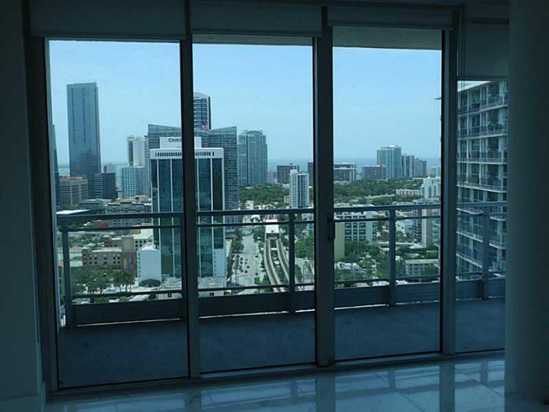 Outstanding and Spacious 2bed/2.5 bath corner unit with breathtaking Brickell, Bay and River Views. Fully equiped Kitchen with top of the line appliances and granite countertop. Marble floors throughout the apartment. Washer and dryer inside the unit. Bui lding is one of the most exclusive and luxurious building in Brickell/Downtown area, with many amenities such as an exercise pool, extra spacious jacuzzi, spa, gym, steam rooms, saunas , and many more.... MUST COME AND SEE IT!!!!!