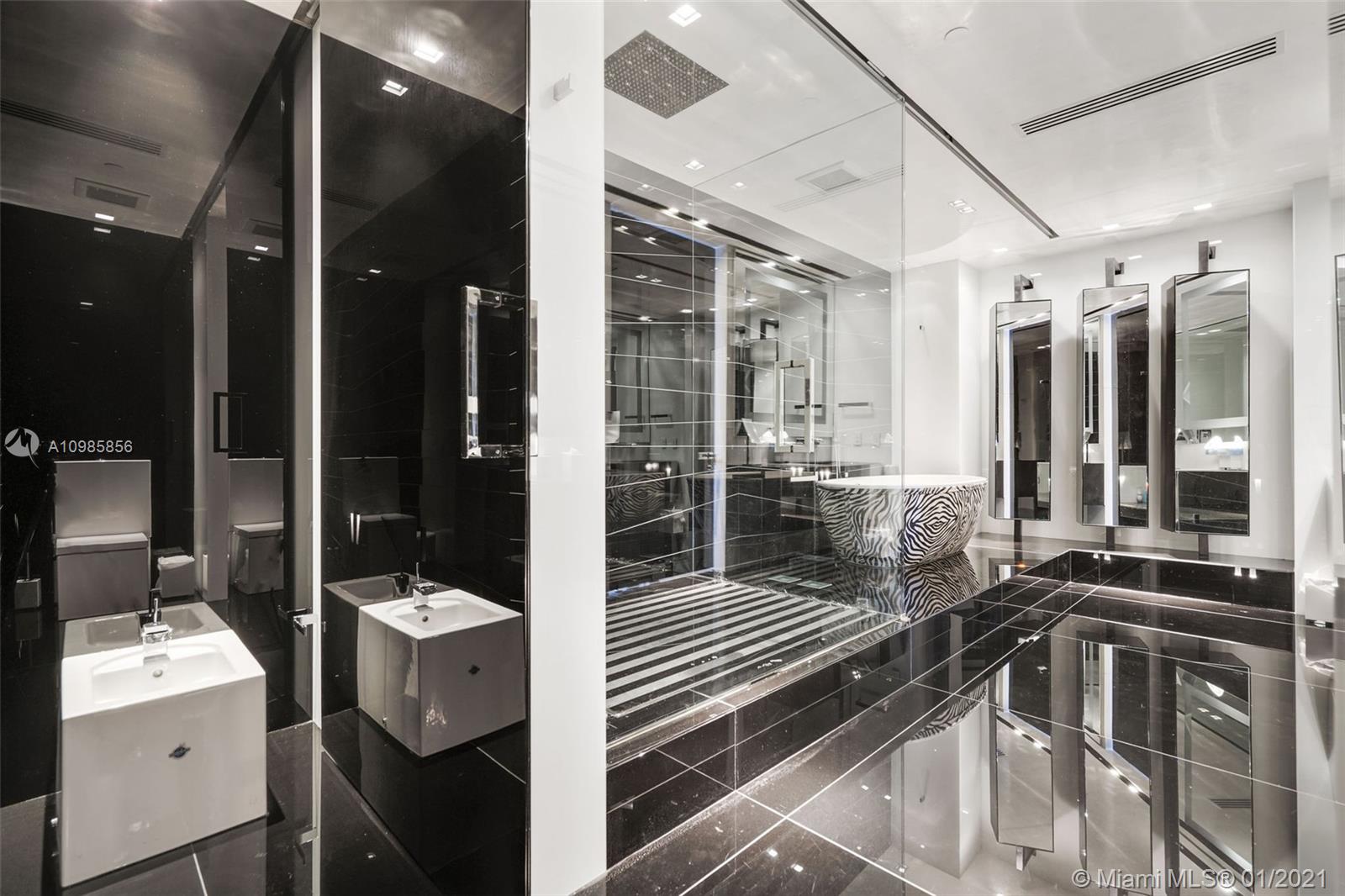 CONTINUUM ON SOUTH BEACH - Residential