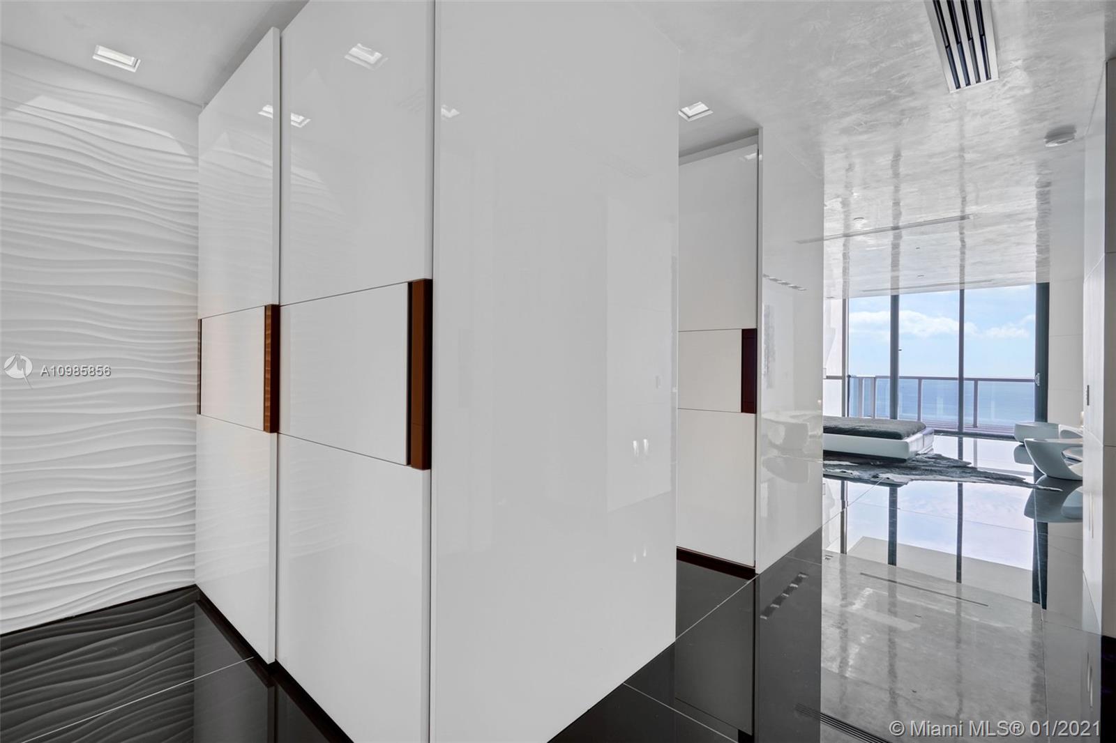 CONTINUUM ON SOUTH BEACH - Residential