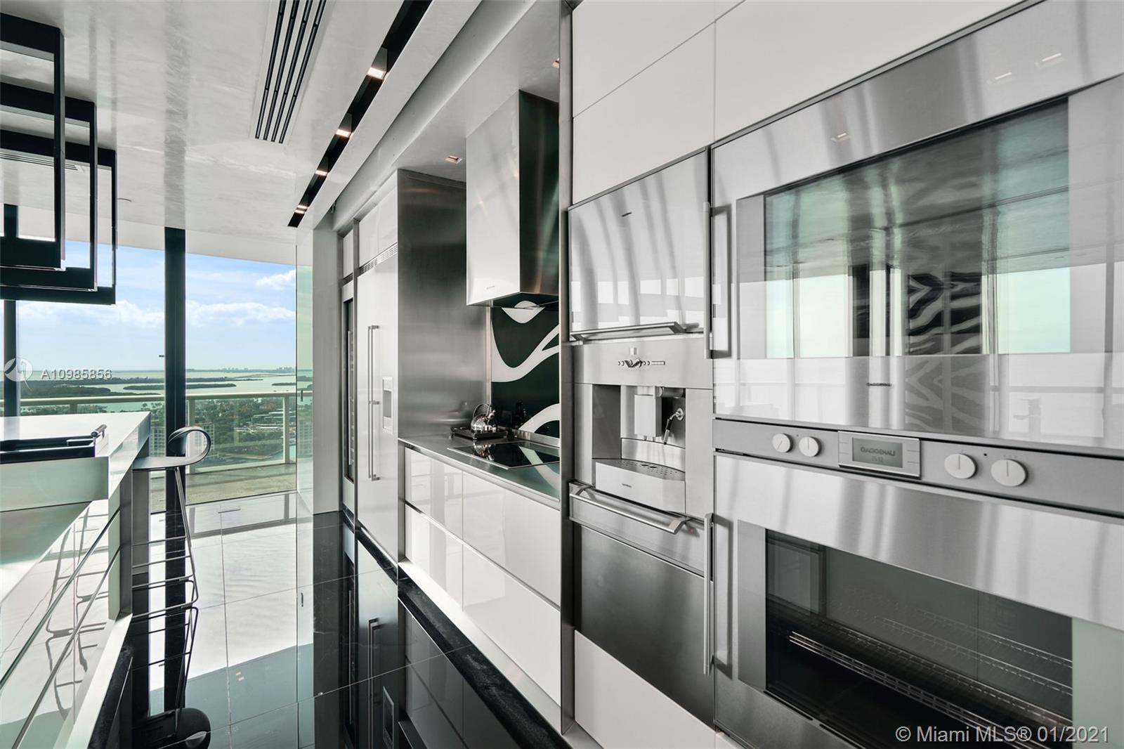 CONTINUUM ON SOUTH BEACH - Residential