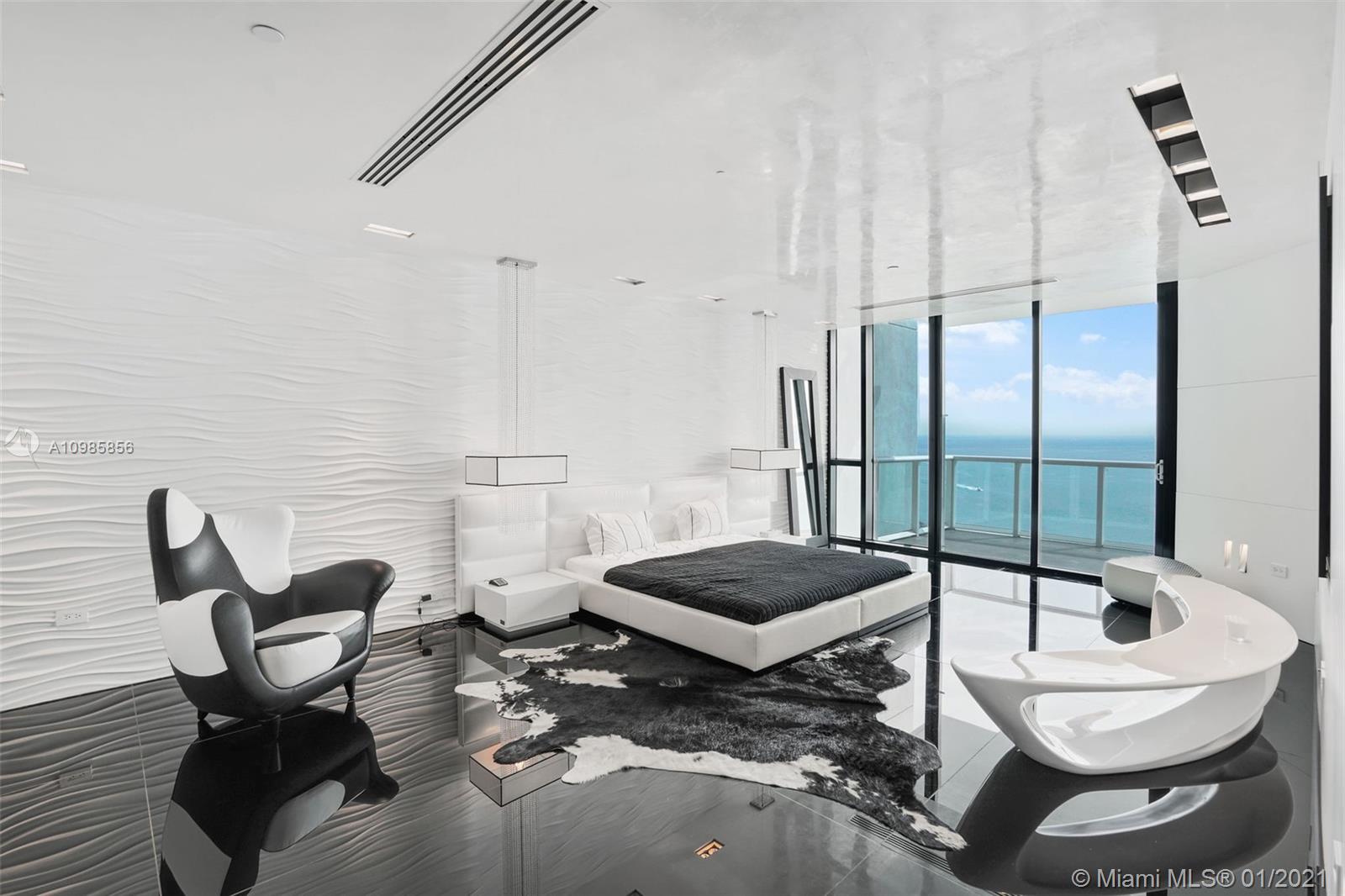 CONTINUUM ON SOUTH BEACH - Residential