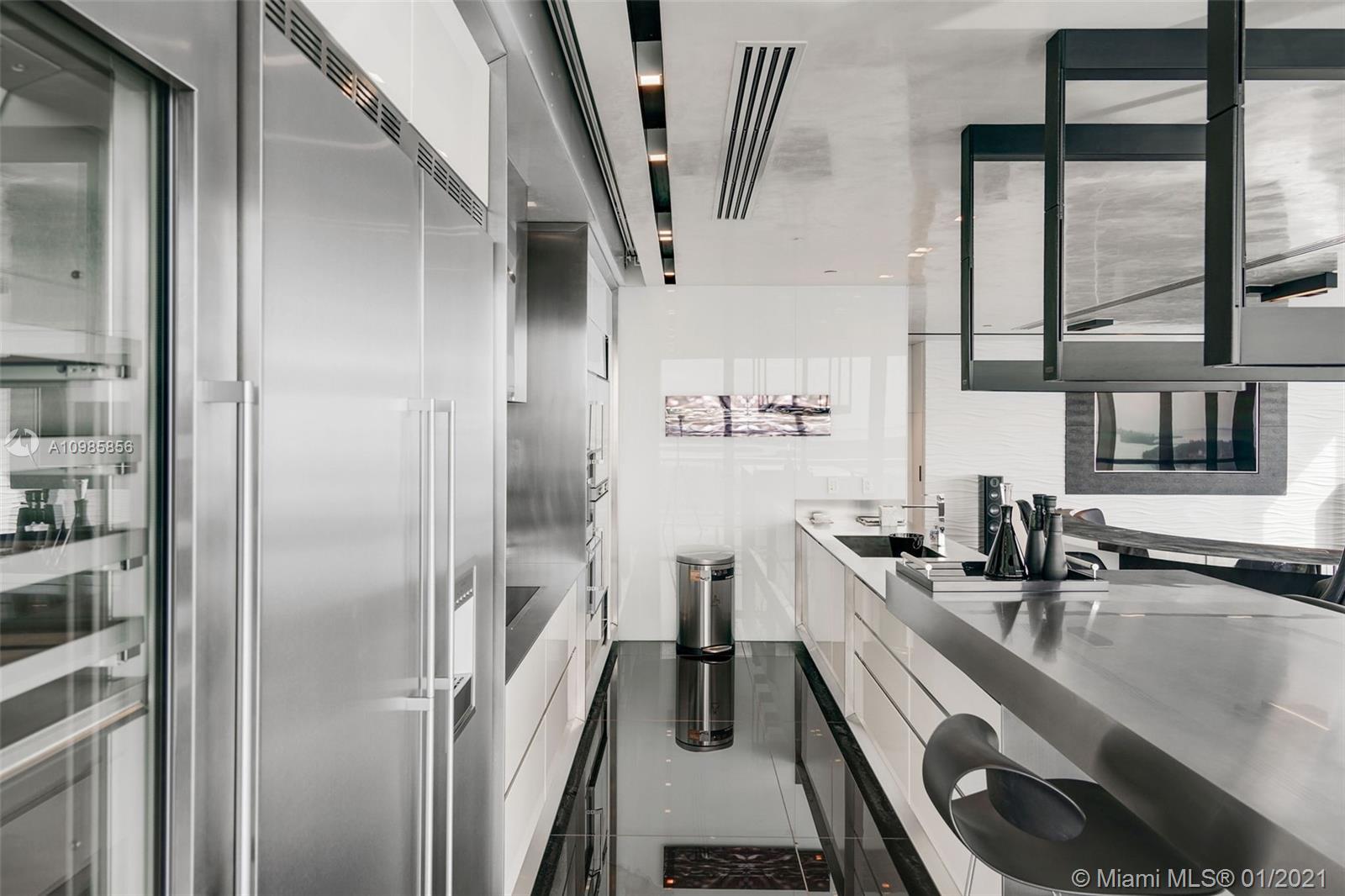 CONTINUUM ON SOUTH BEACH - Residential