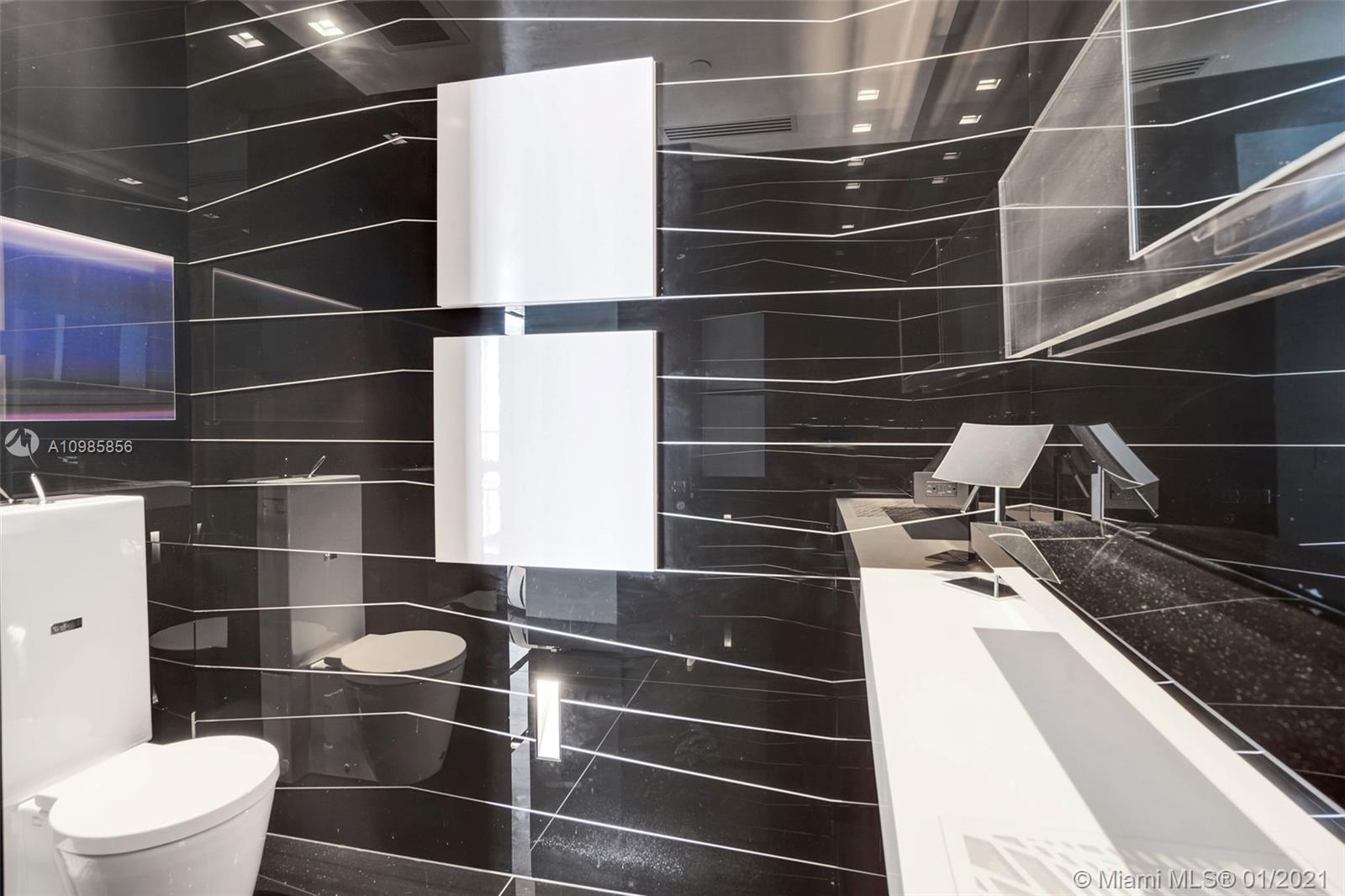 CONTINUUM ON SOUTH BEACH - Residential